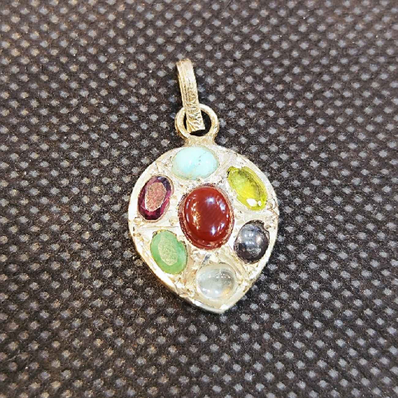 قلادة فضية إسلامية بسبعة أحجار مع حرز الإمام جواد