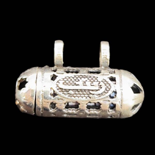 قلادة فضية إسلامية بحرز الإمام جواد وخط زينب