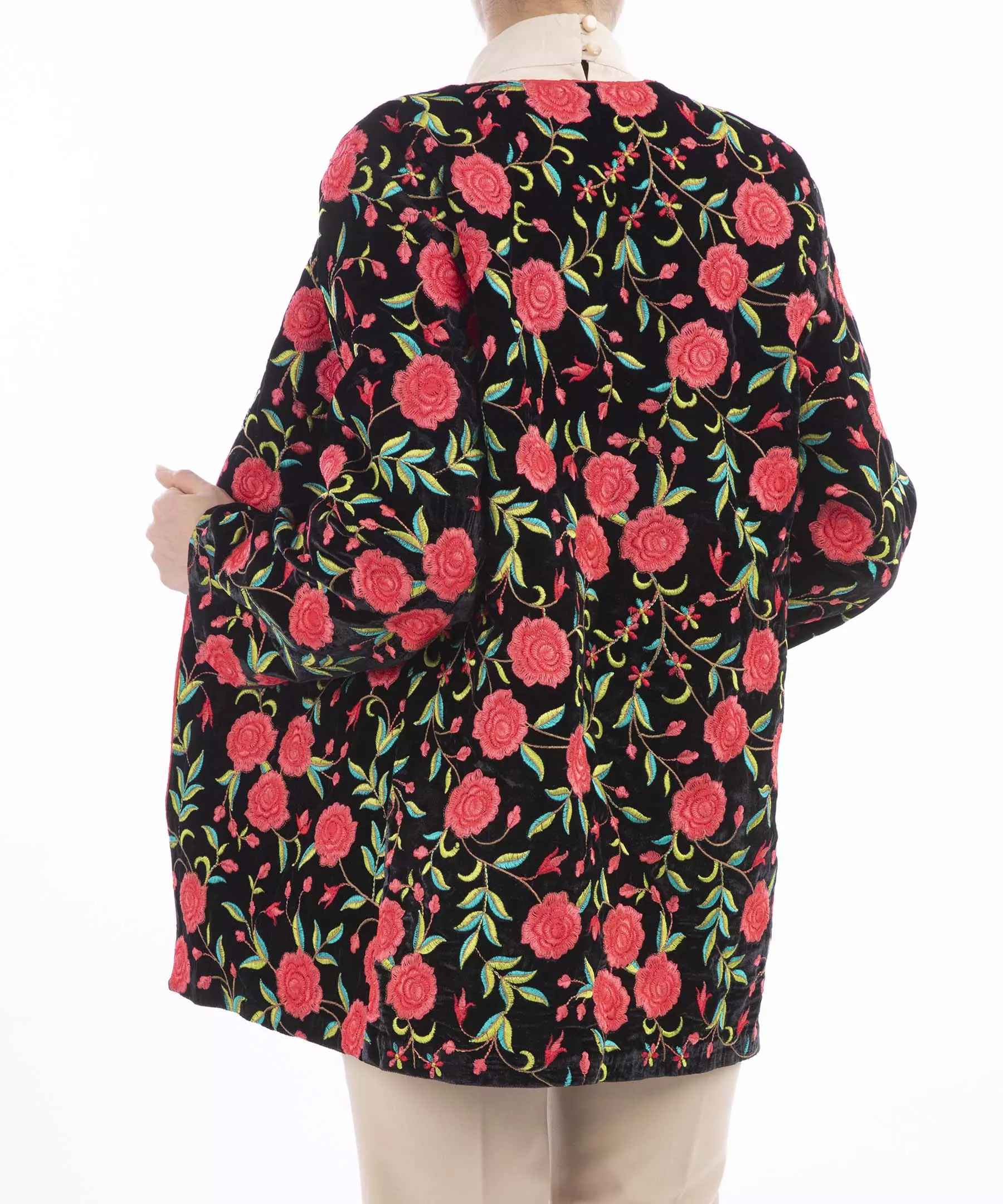 مانتو إيراني مطرز للنساء بتصميم زهور