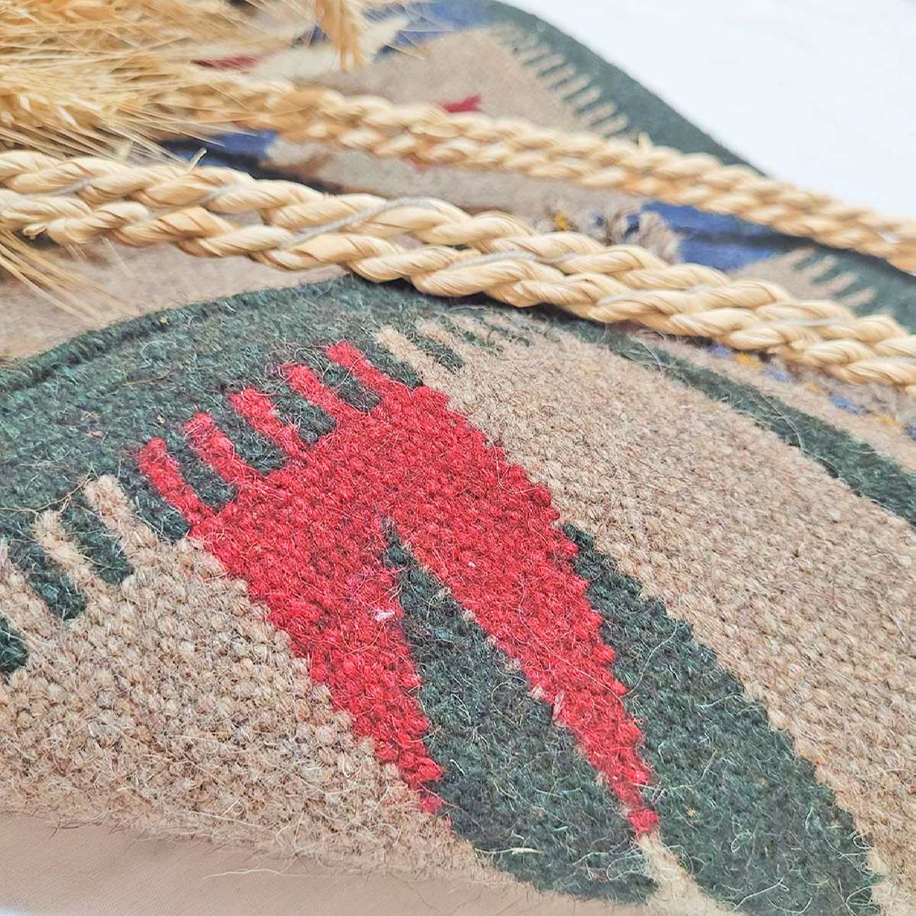 سجاد كليم إيراني من الصوف مصنوعة يدويًا على طراز قشقاي كريم في شيراز