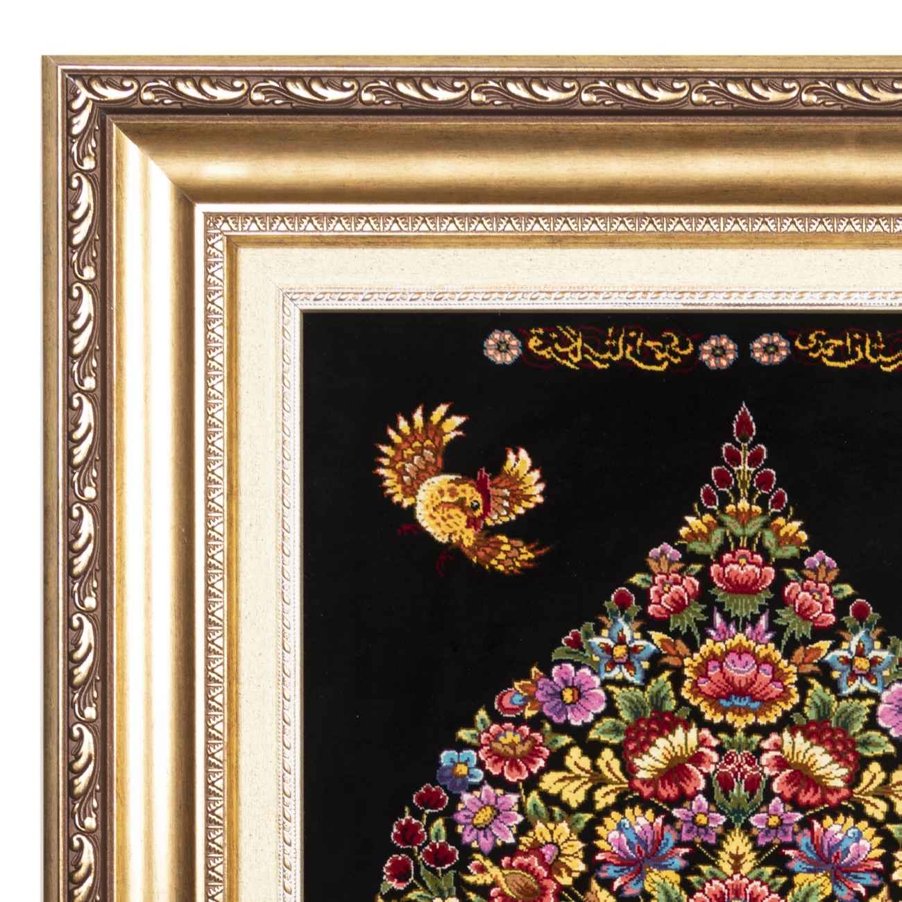 سجادة إيرانية تصويرية محبوكة يدويًا من قم تصور طاووس وشجرة