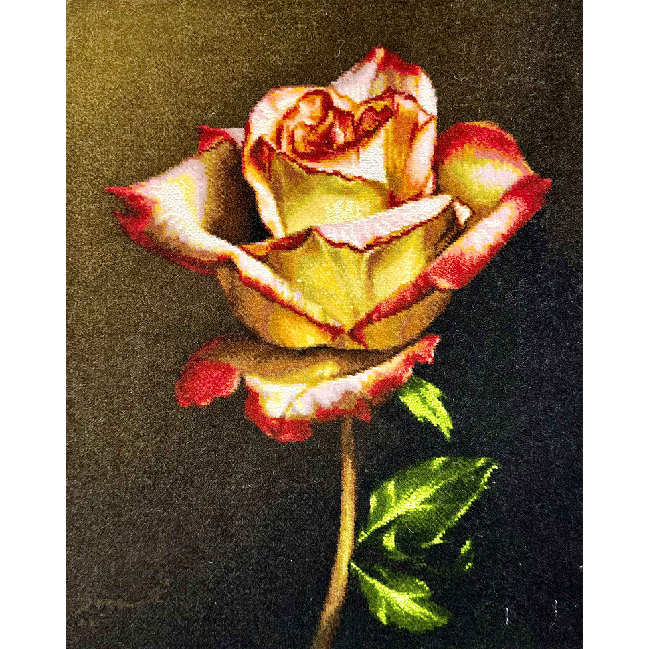 سجادة إيرانية تصويرية محبوكة يدويًا من تبريز تصور زهرة الورد