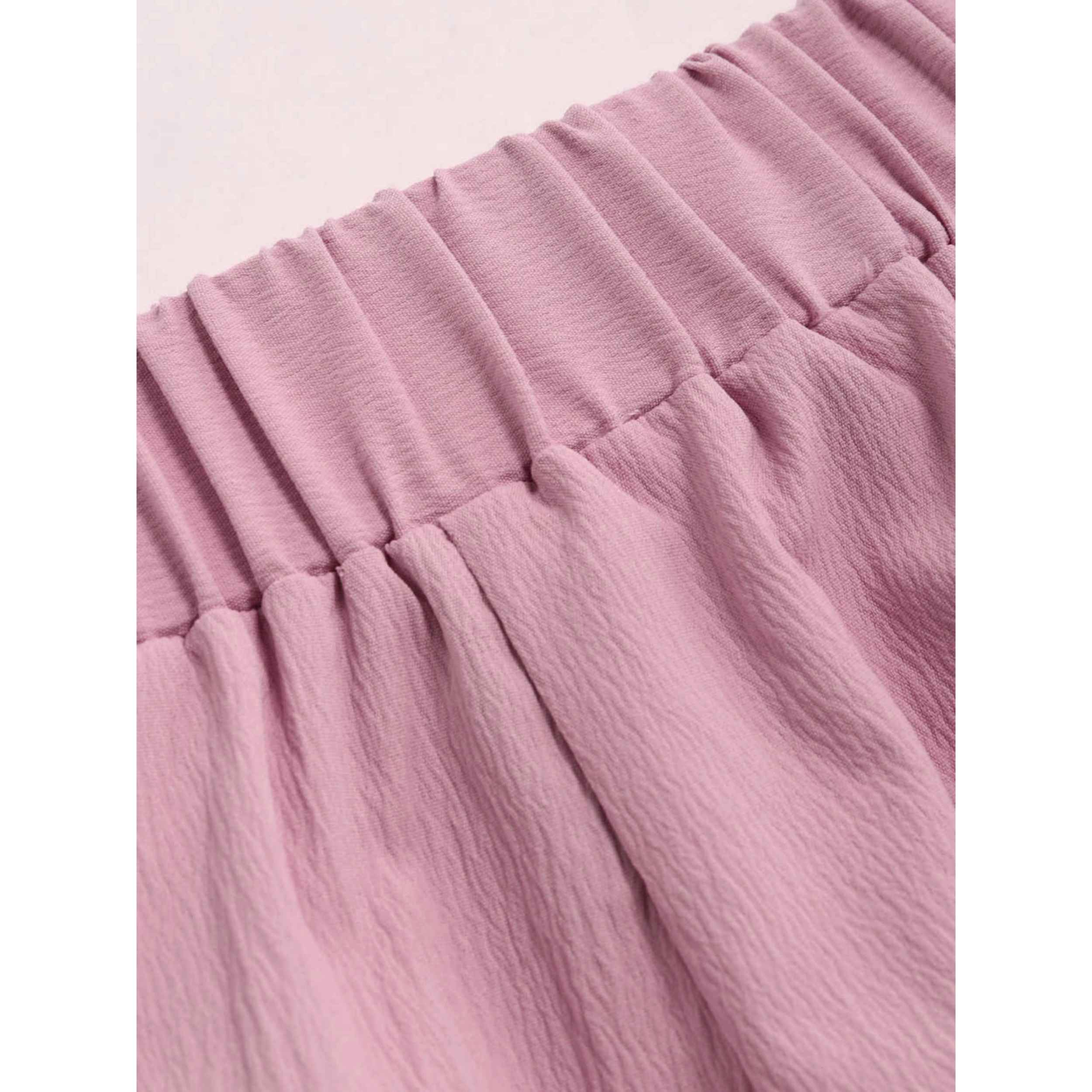 جمبسوت باللون الوردي بدون أكتاف مع كشكش للنساء