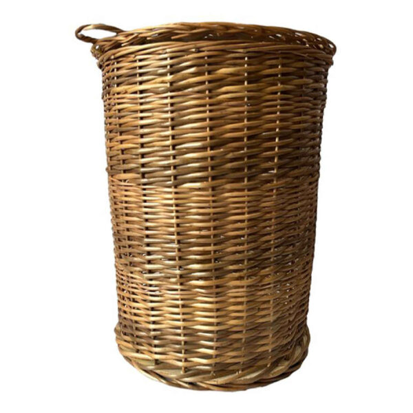 سلة خوص منسوجة يدوياً بغطاء للغسيل