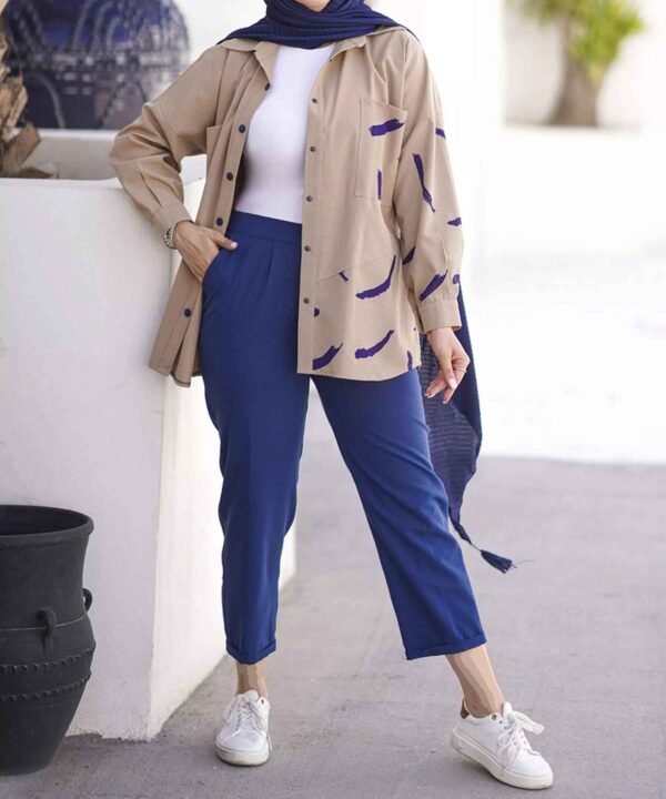 مجموعة مانتو وبنطلون للنساء مع جيبين على الصدر