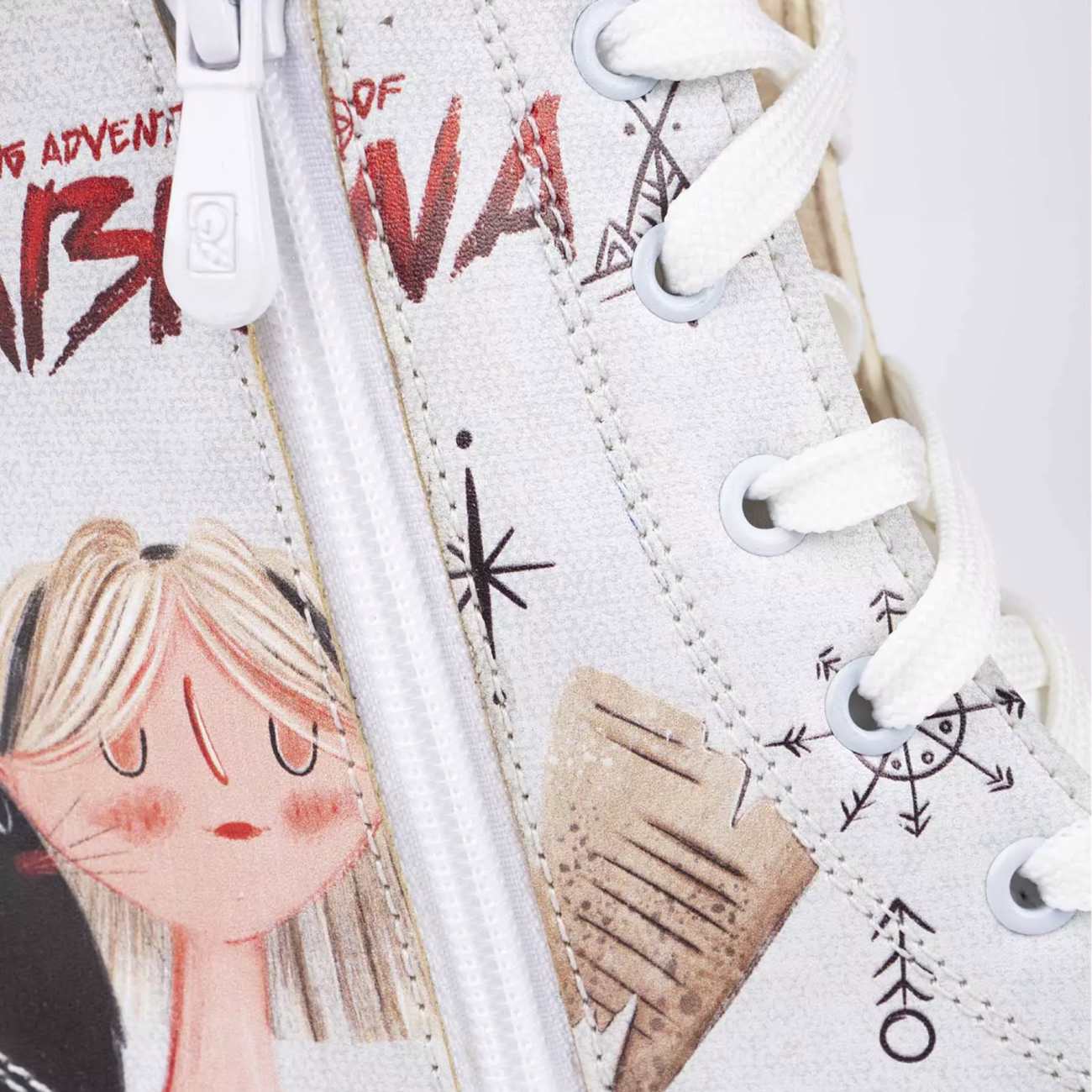 بوتات كاحل بطبعة جرافيتي للنساء – جلد صناعي وكعب روبر