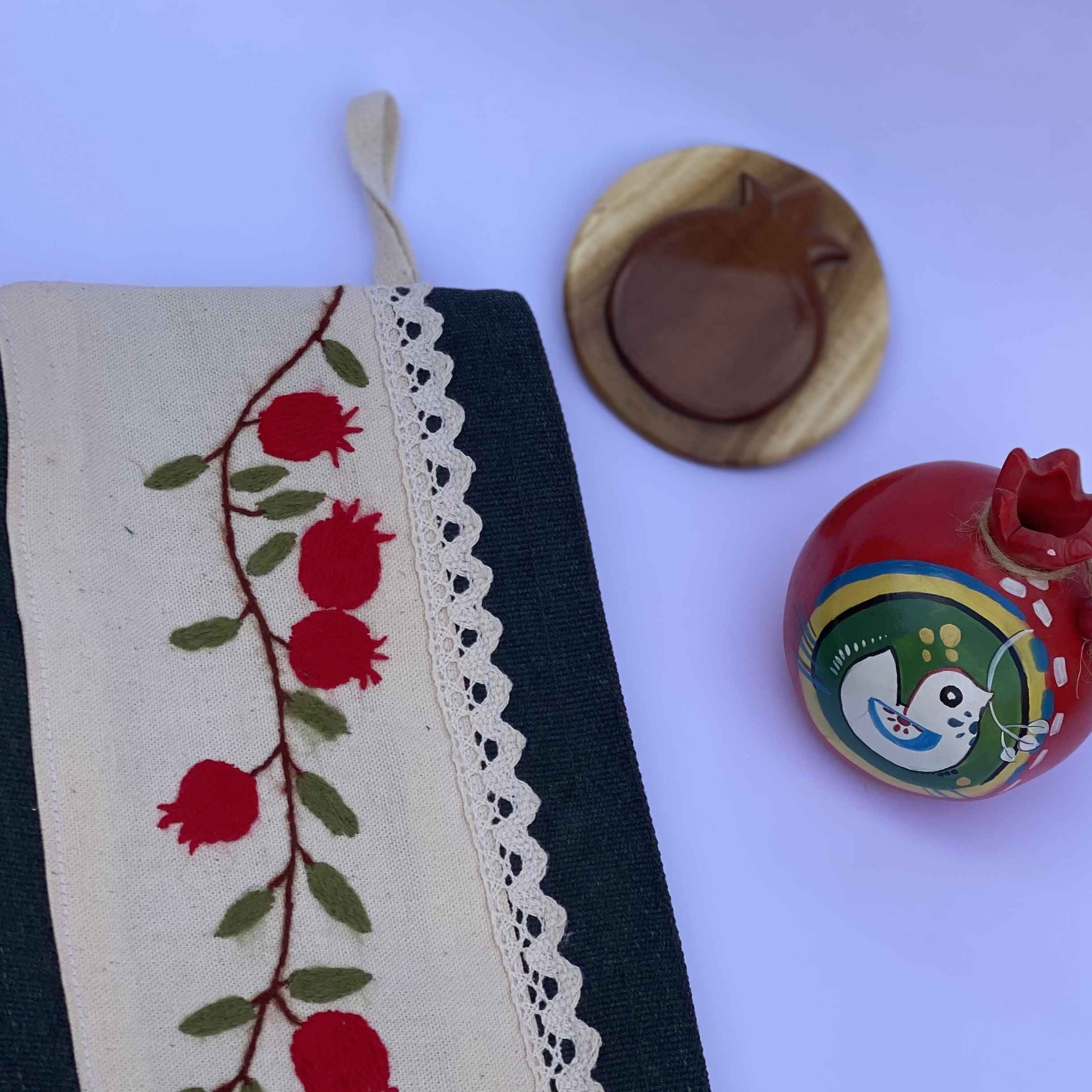 حقيبة ماكياج إيرانية بتطريز بخارى بتصميم الرمان