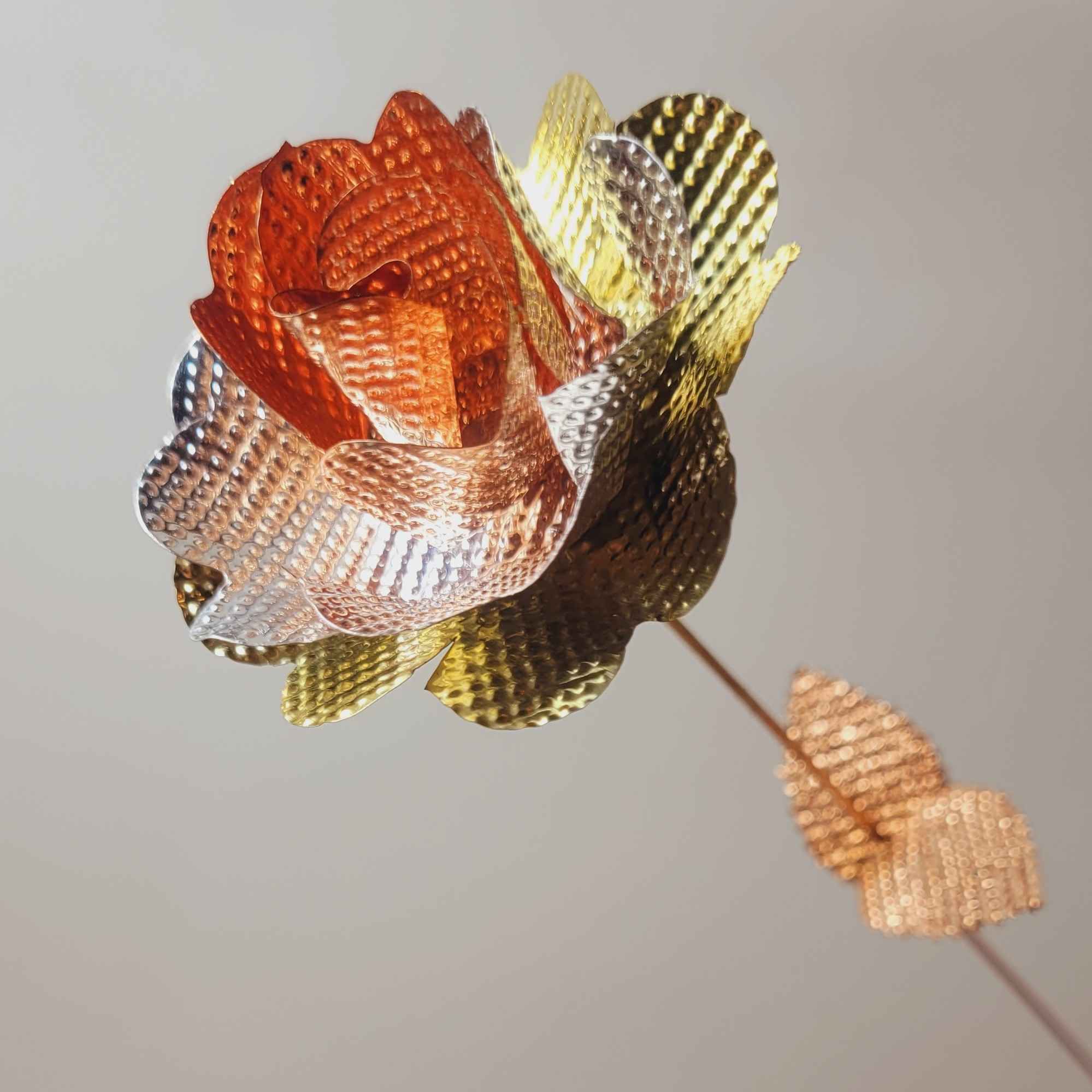 زهرة نحاسية ديكورية مصنوعة يدويًا – فن زهور أنيق لتزيين المنزل (x2)