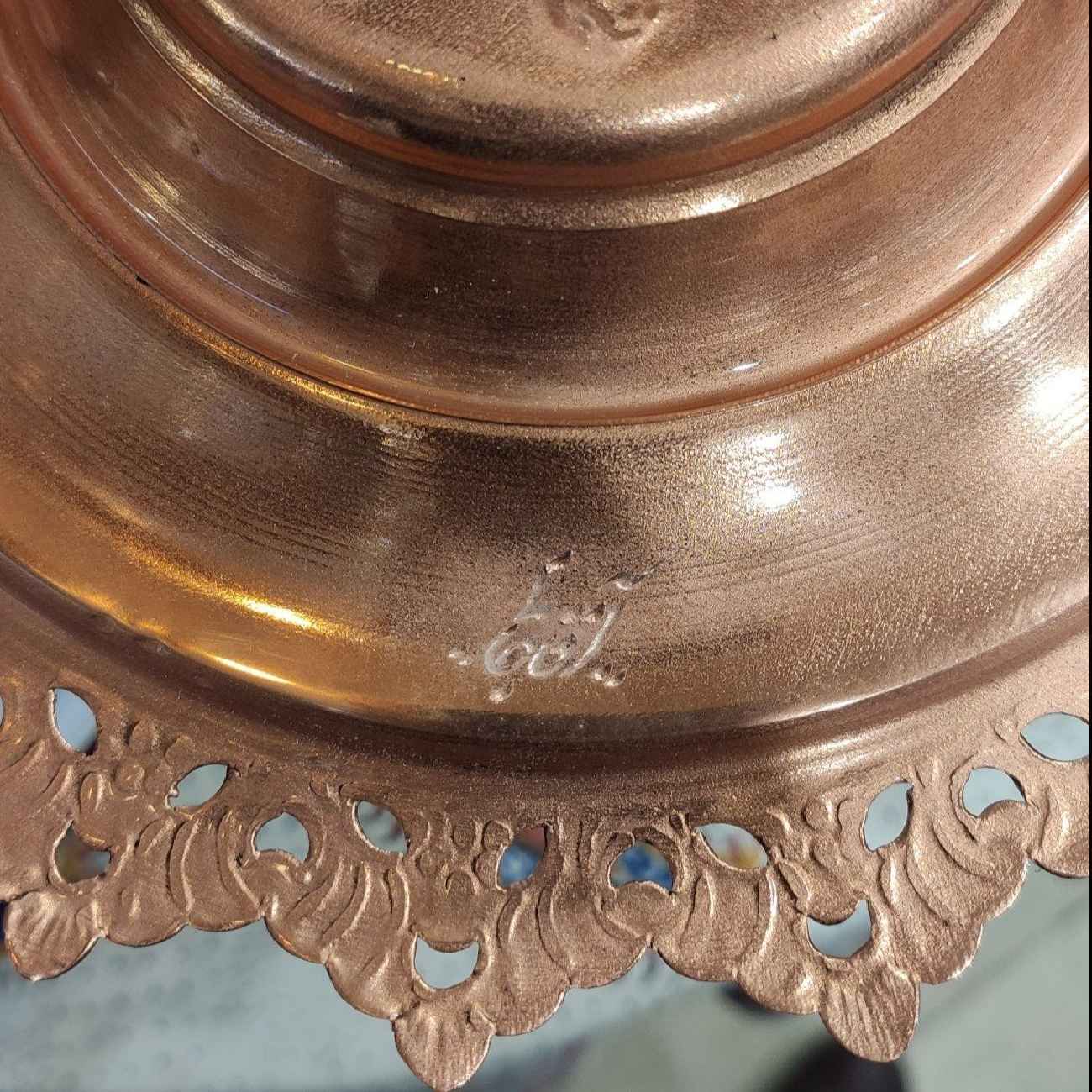 لوحة من النحاس الزخرفية بالمينا الإيراني بزخارف زهور