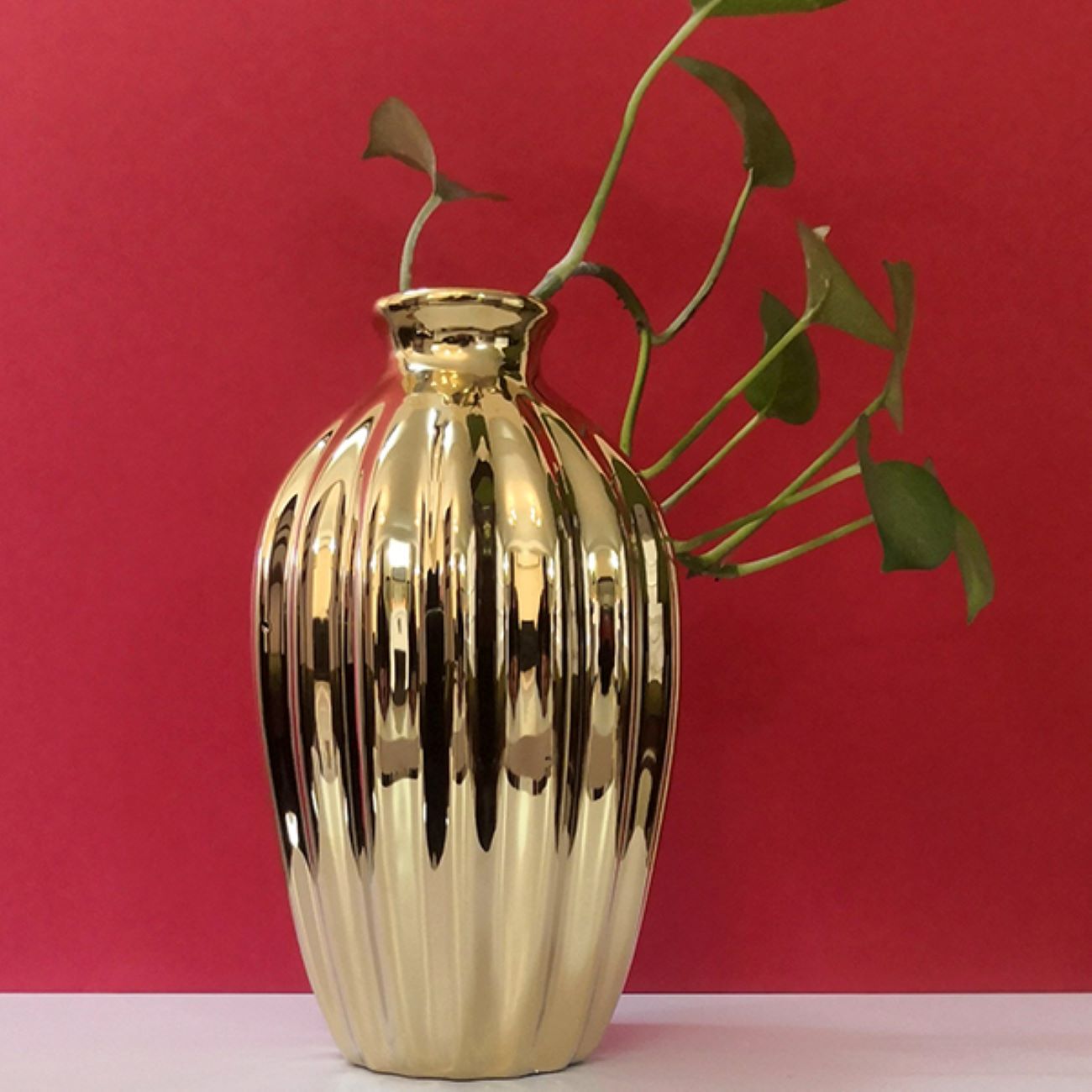 فازة خزفية زخرفية ذات ساق واحدة للمساحات الصغيرة وديكور المنزل العصري