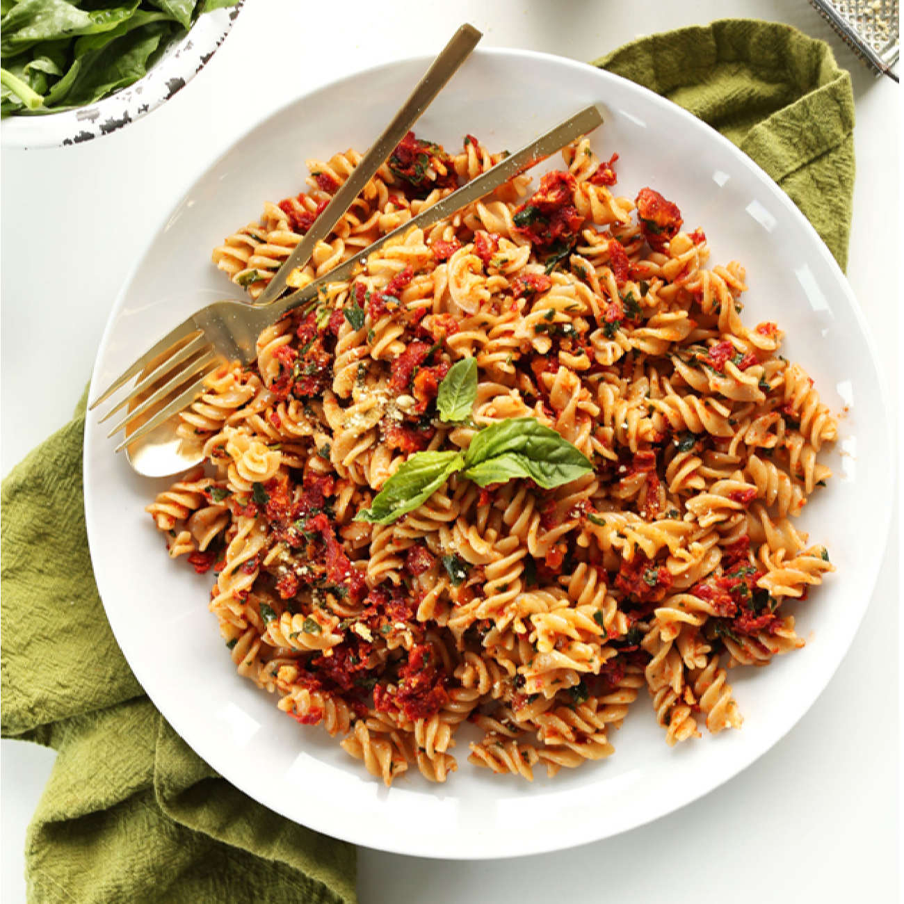 باستا فورية إليت بنكهة الطماطم والريحان، 180 جرام (عبوة من 20)