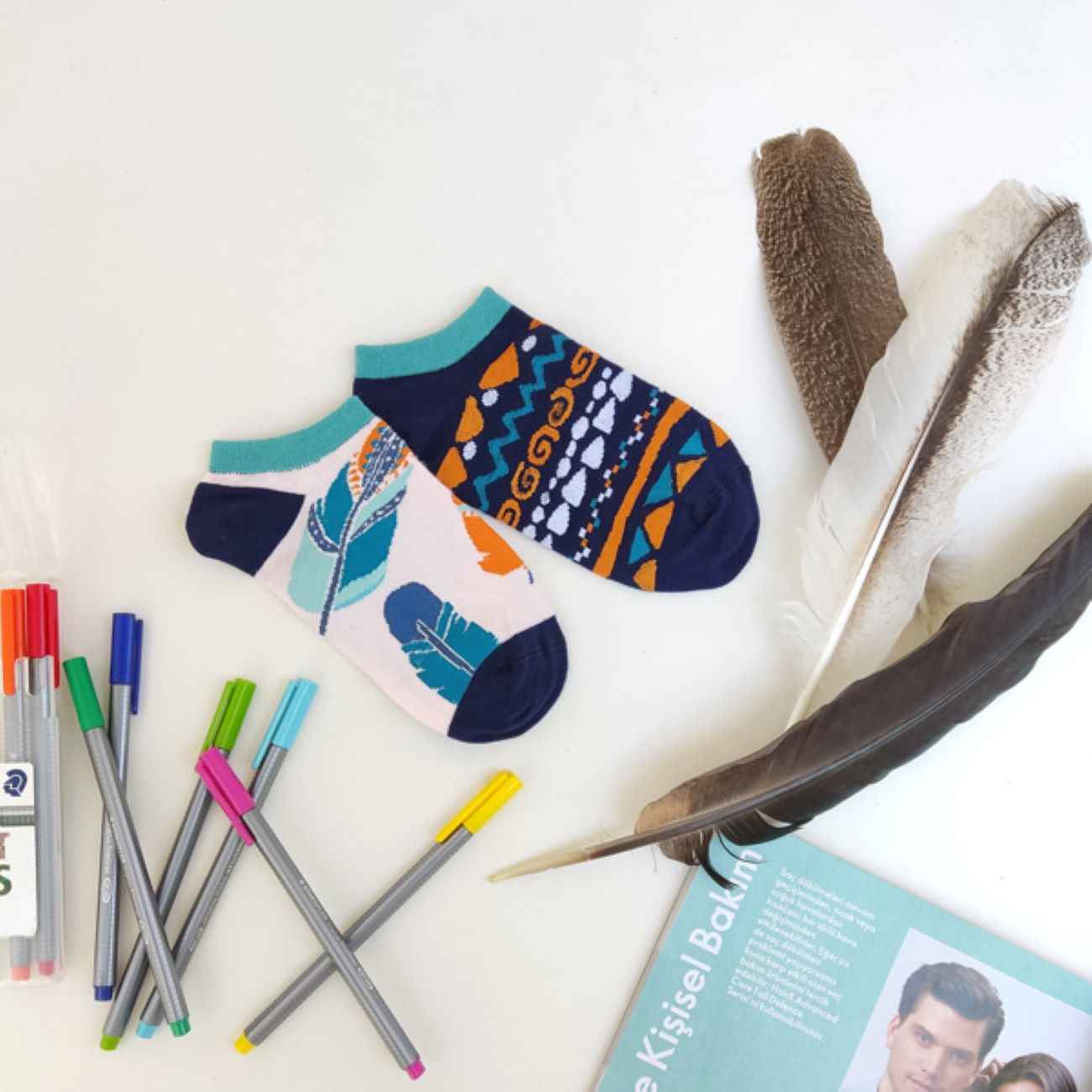 جوارب للنساء بتصميم ريش