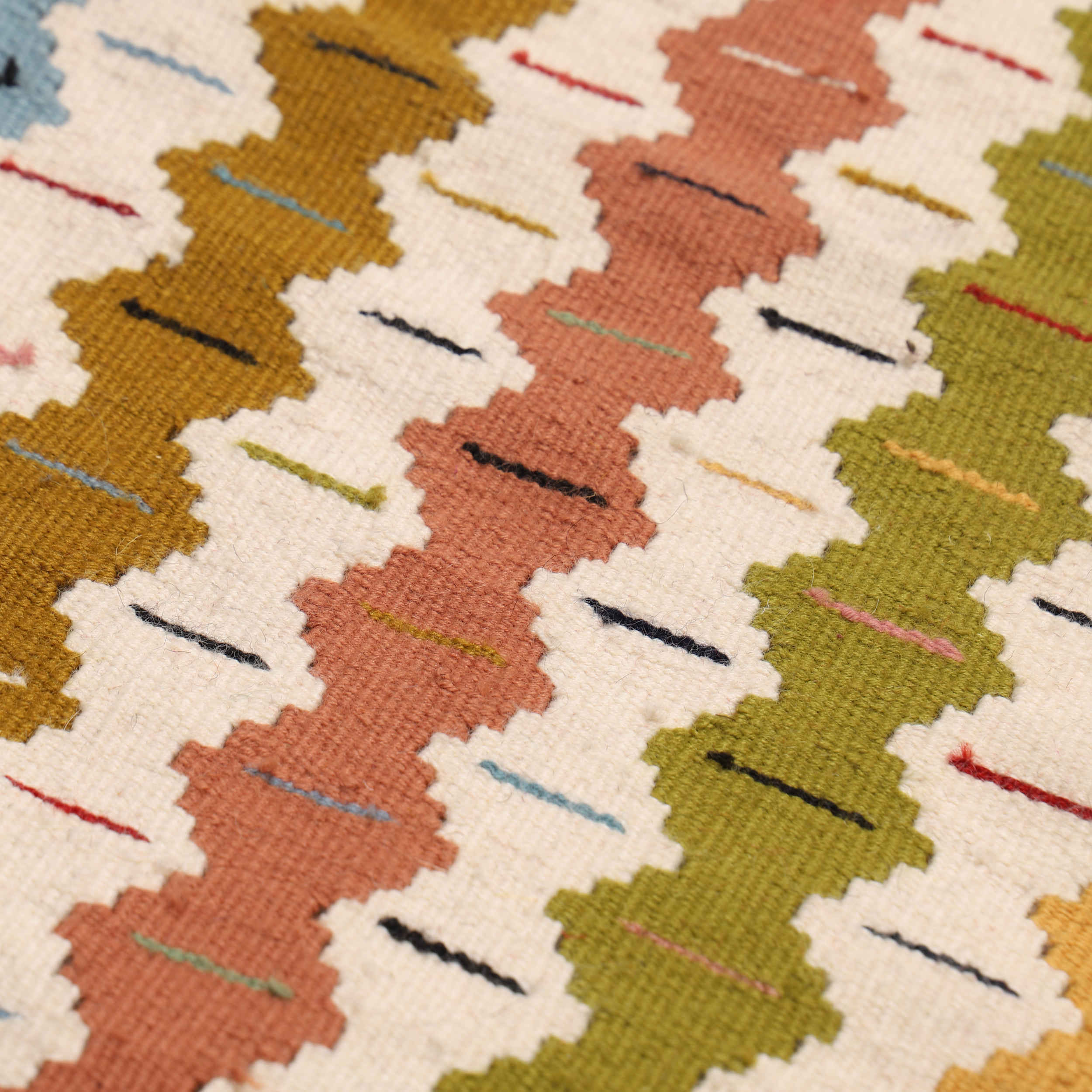 سجاد كليم إيراني من الصوف منسوج يدويًا بنقش هندسي في فارس