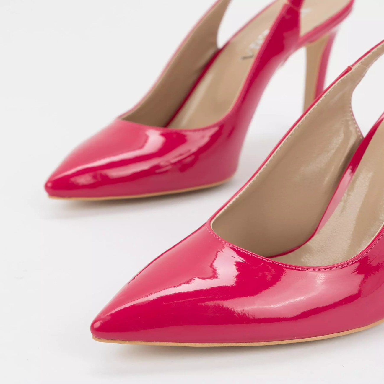 حذاء كعب عالي جلد مدبب للنساء