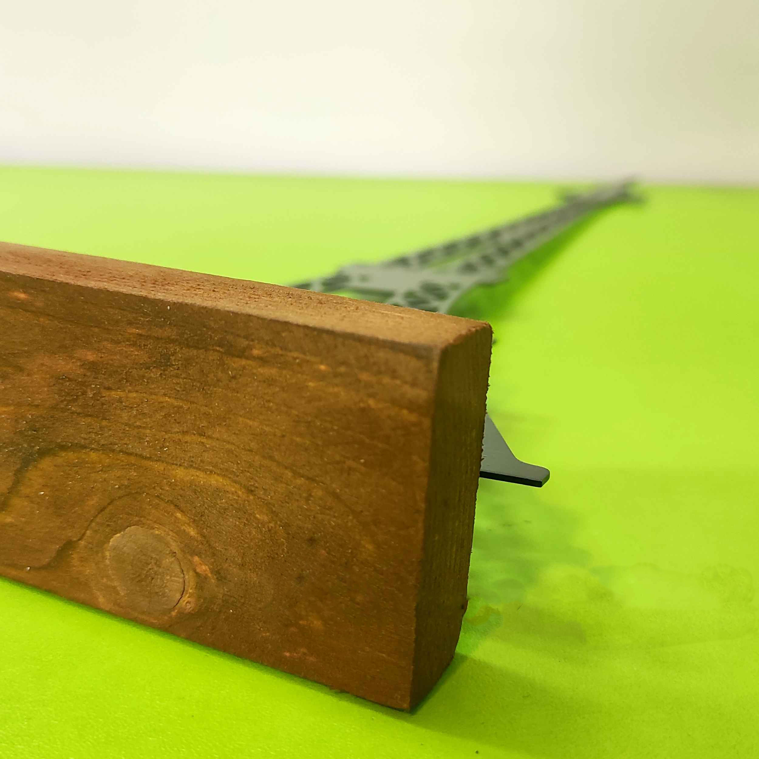 تمثال فني من المعدن بأسلوب الحداثة: برج ايفل