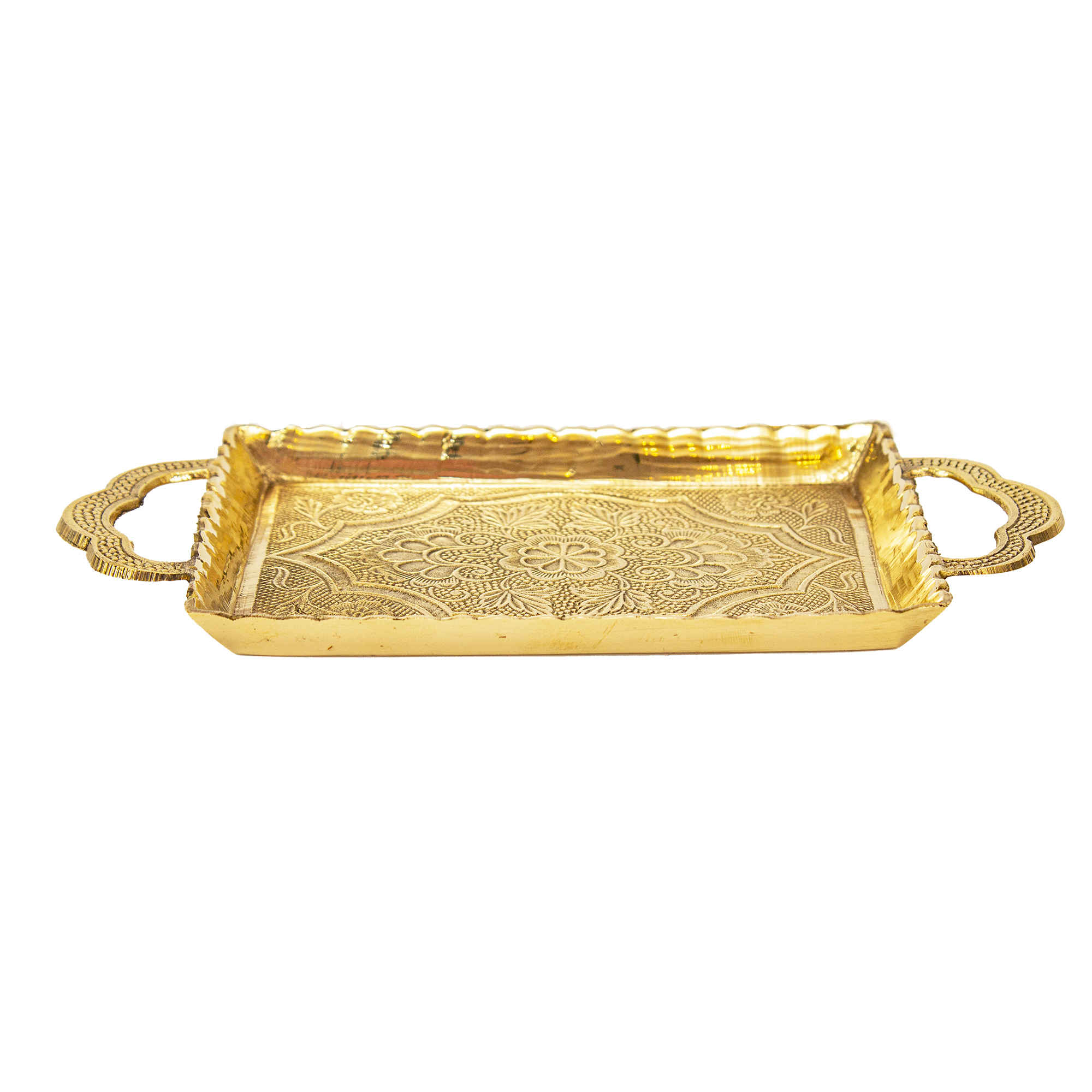 صينية نحاسية إيرانية منقوشة بتصميم تقليدي