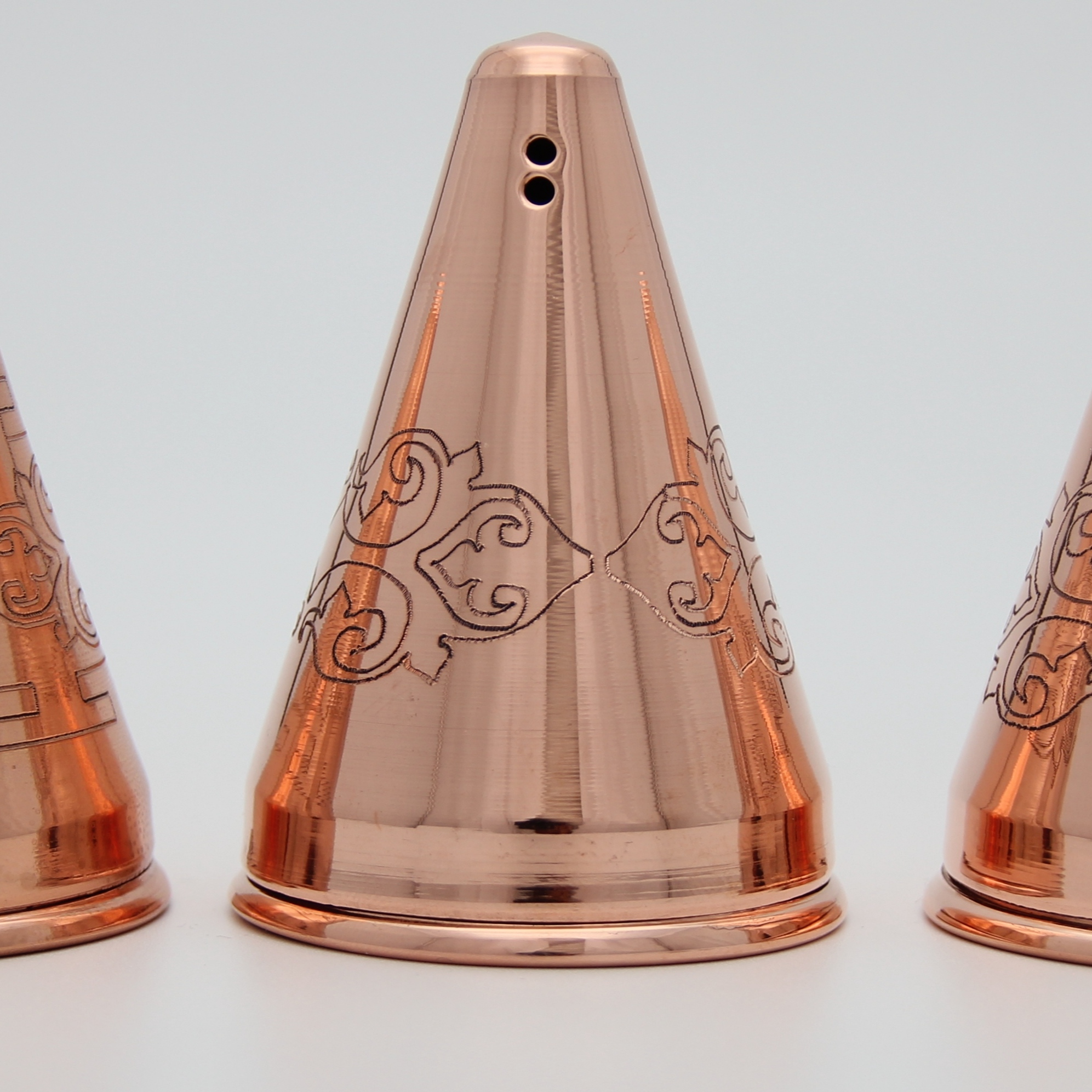 مجموعة شاكرات ملح وفلفل نحاسي إيراني مطرقة درفش، مكونة من 2 قطعة