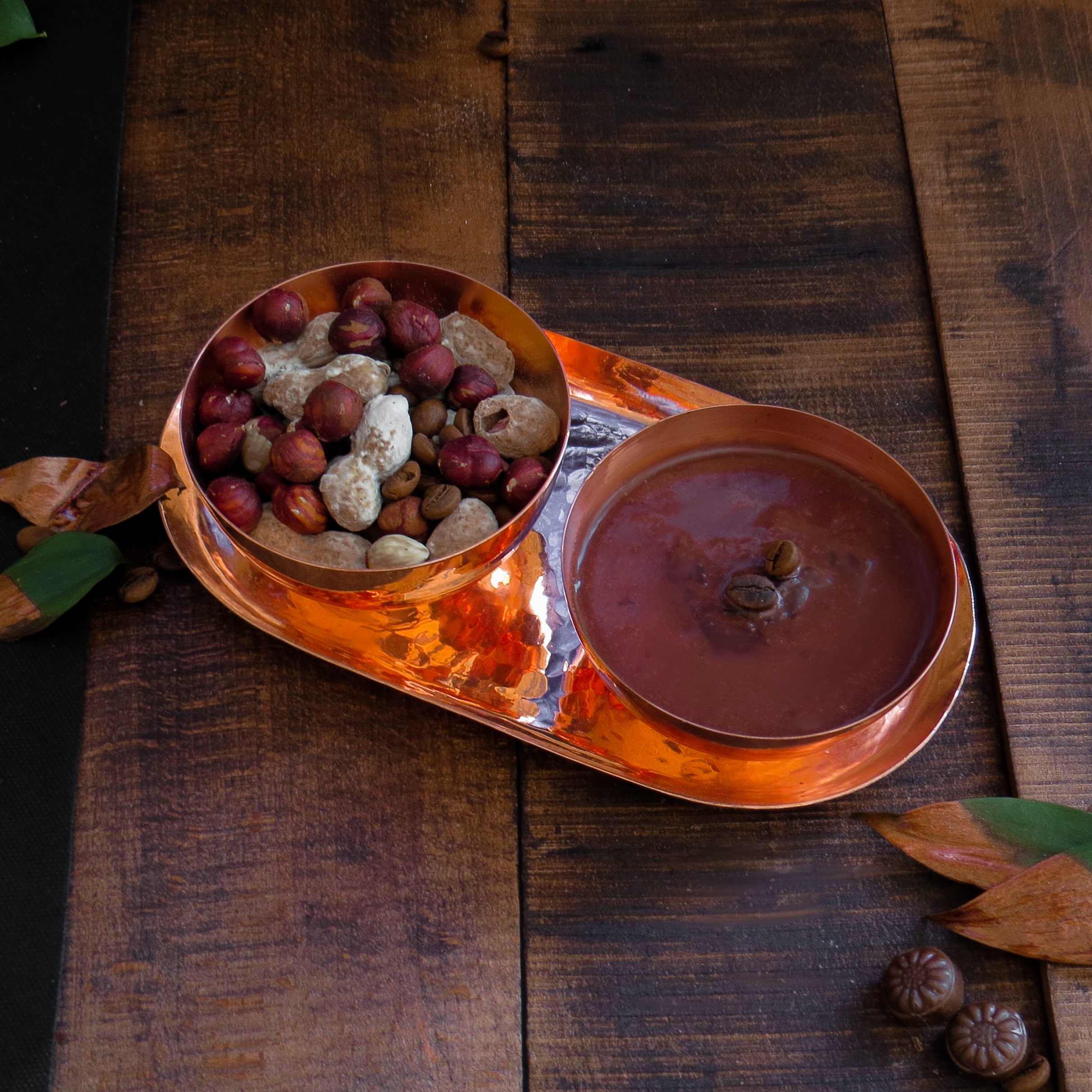 صينية نحاسية إيرانية مطرزة تقليدياً مطرزة بشكل مطرز