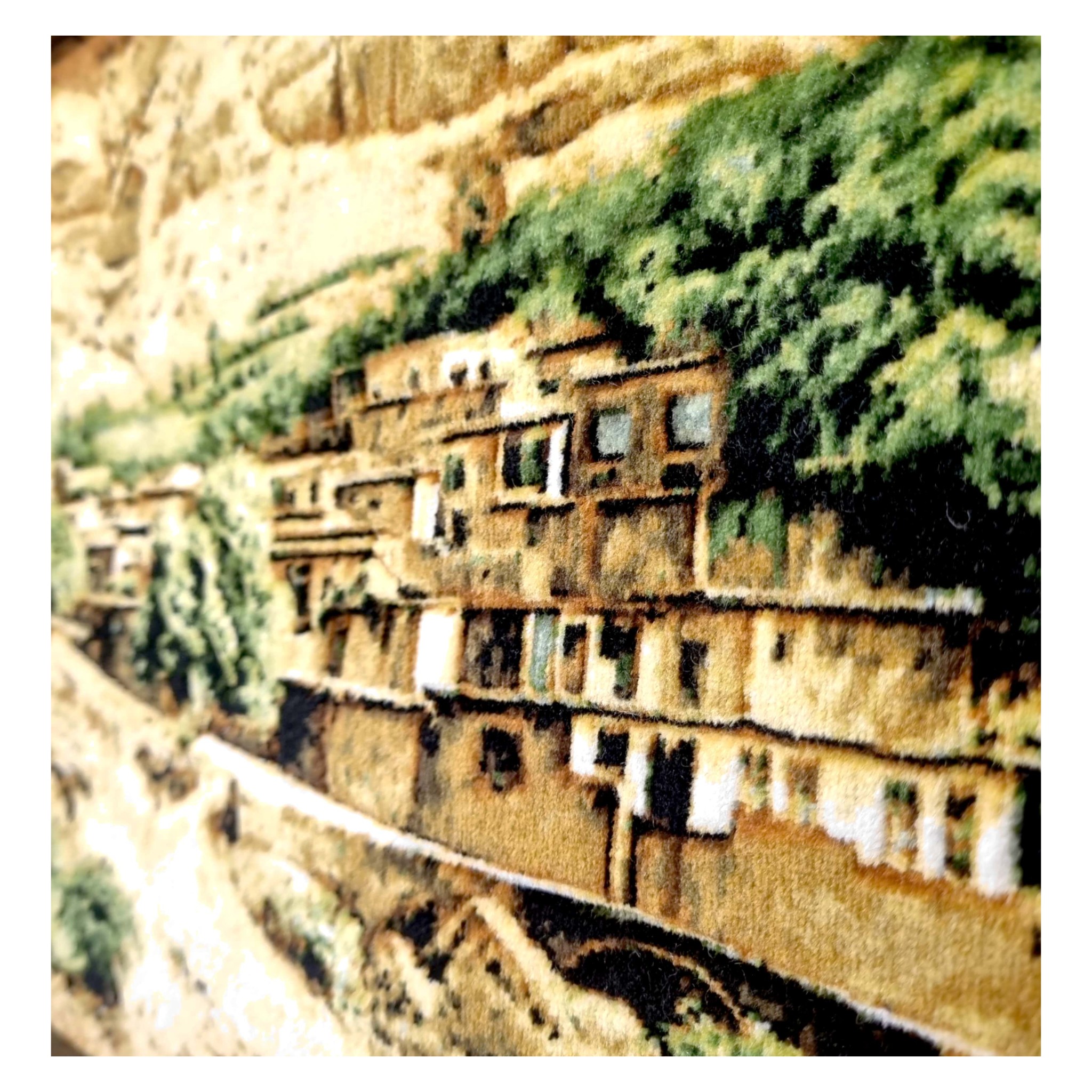 سجادة إيرانية تصويرية محبوكة يدويًا من تبريز تصور القرية