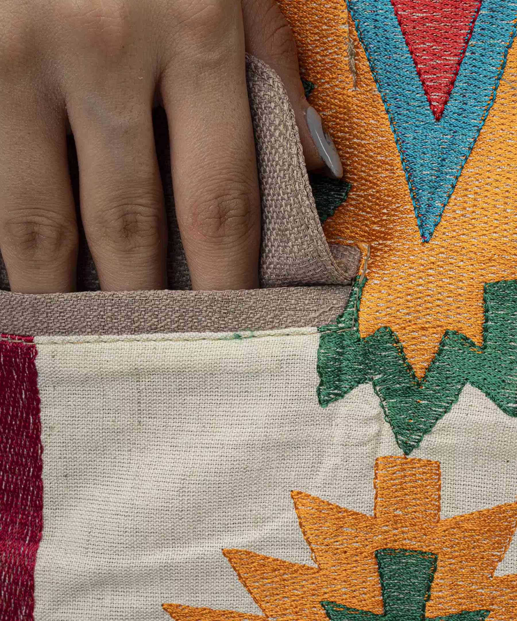 مانتو إيراني مطرز للنساء بتصميم هندسي