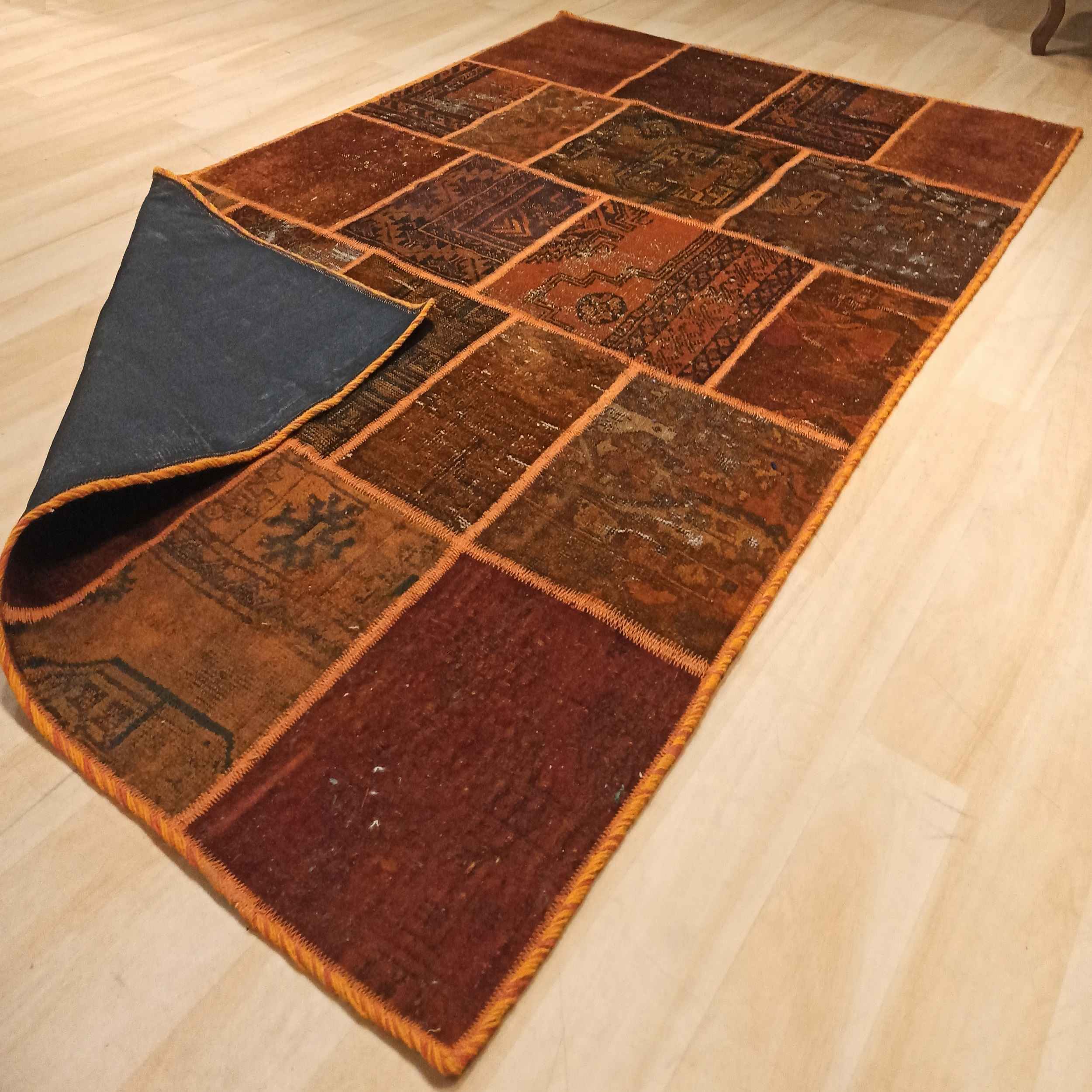 سجادة مرقعة إيرانية قديمة محبوكة يدويًا بنمط بني