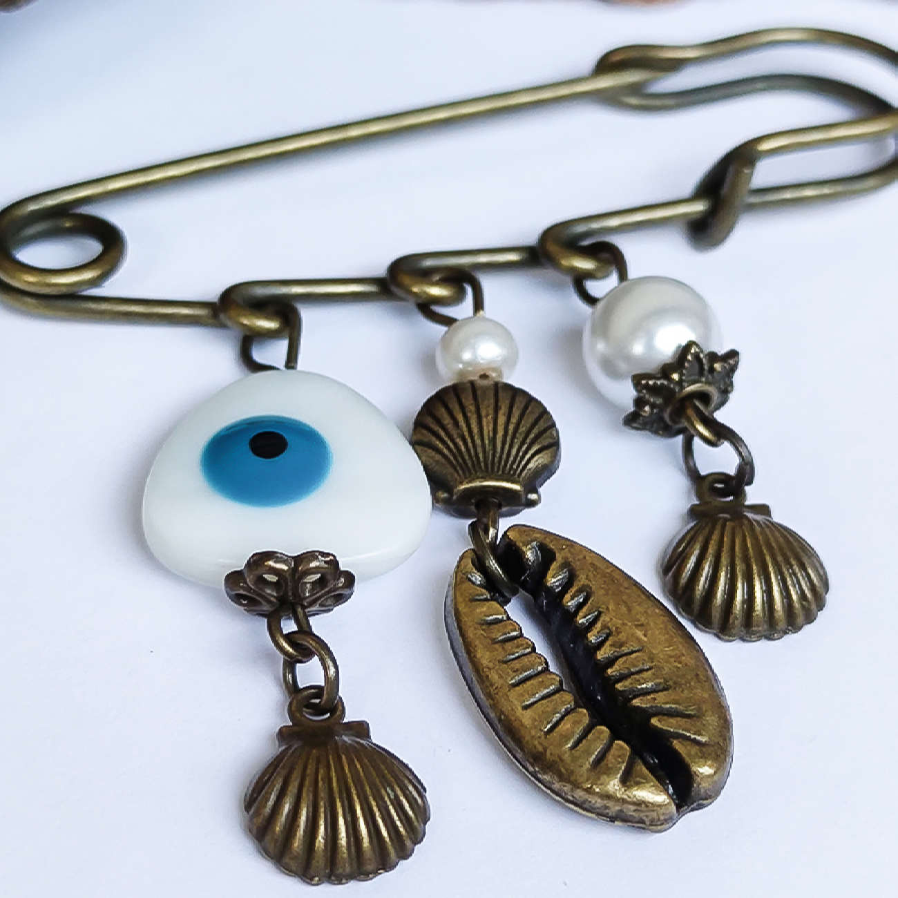 دبوس أمان للنساء – تصميم القواقع لأناقة مميزة