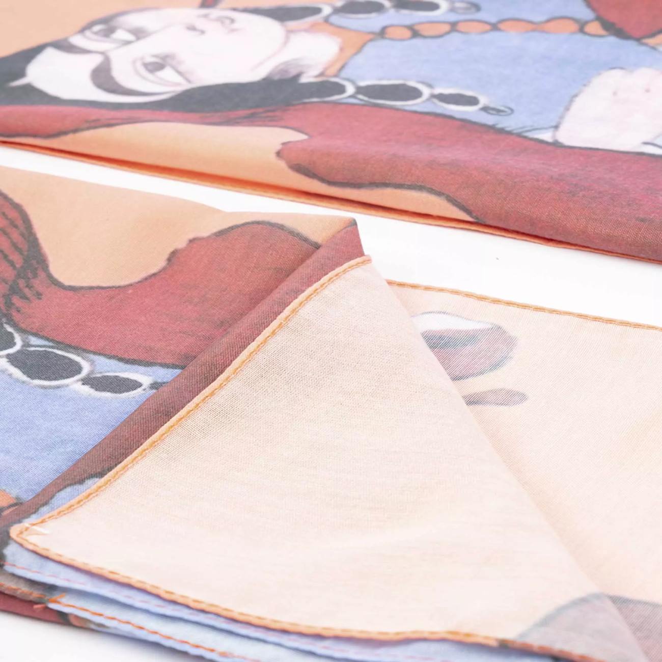 وشاح إيراني بتصميم طباعة فتاة جاجار للنساء