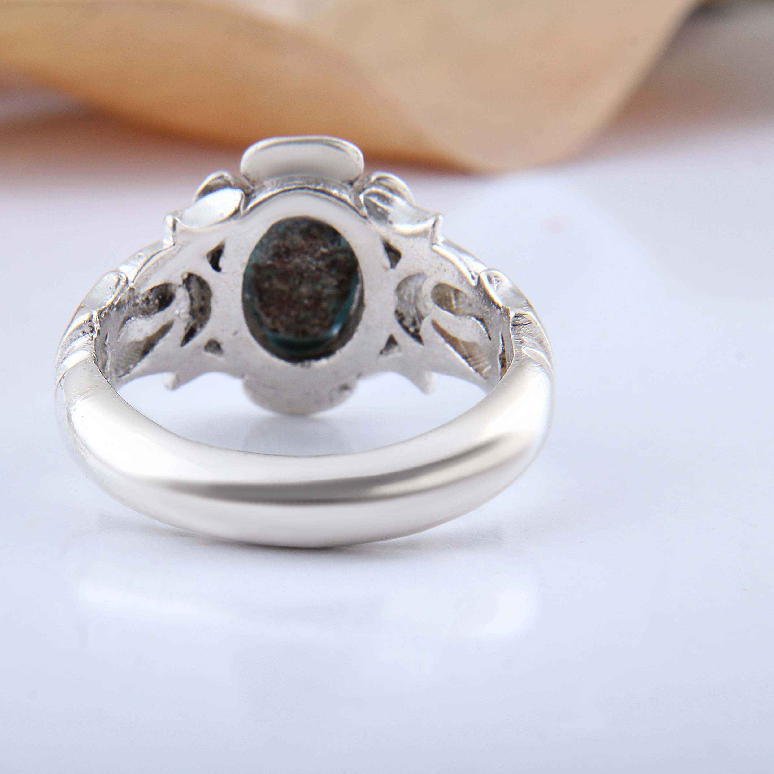 حلقة فضية يدوية مزينة بالفيروز الإيراني من نيشابور مصممة للرجال