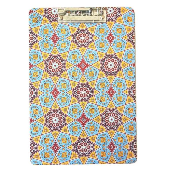 لوحة خشبية مستوحاة من تصميم إسلامي