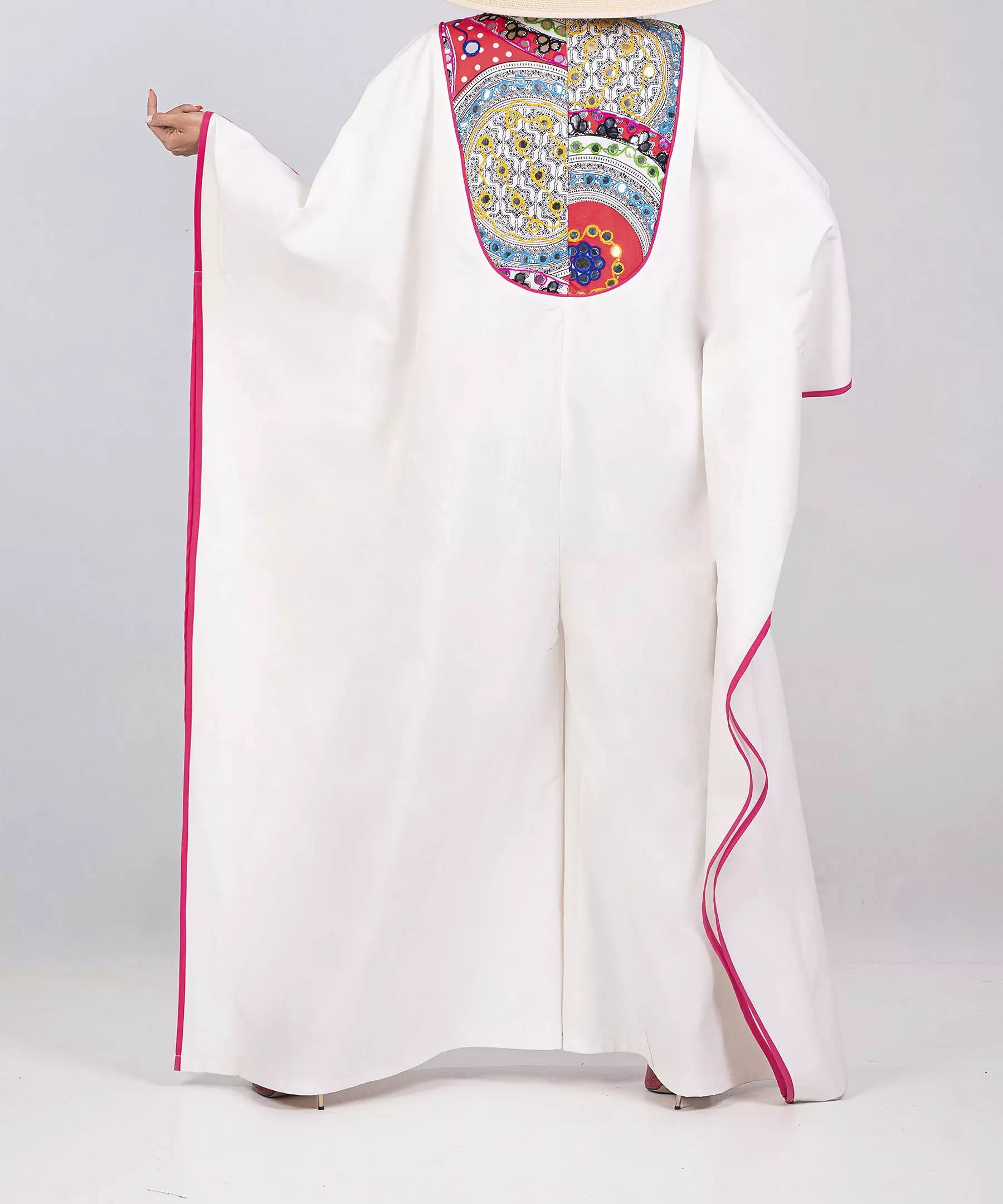 عباية للنساء بتصميم مطرز للاستخدام اليومي