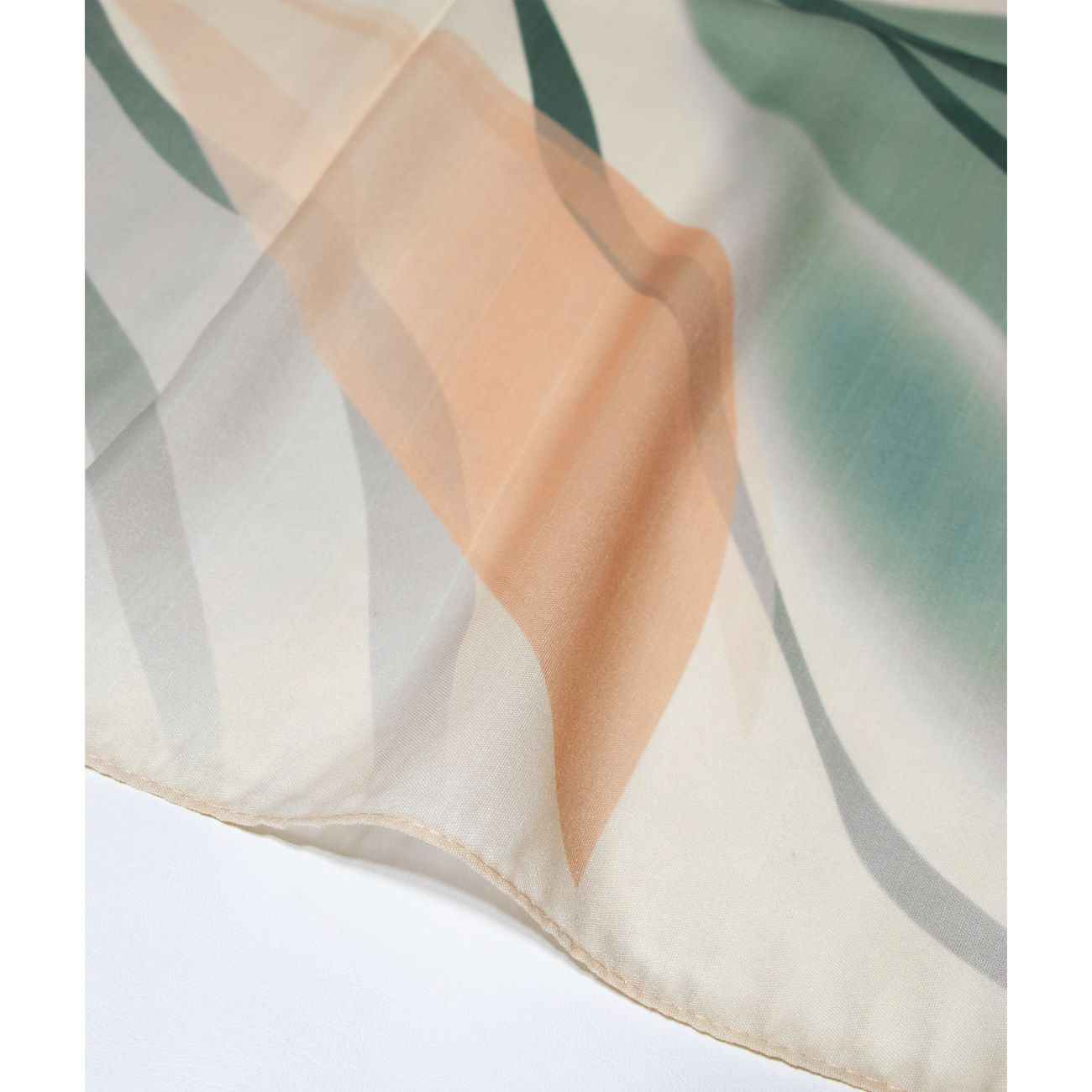 وشاح نسائي بتصميم طباعة ألوان مائية