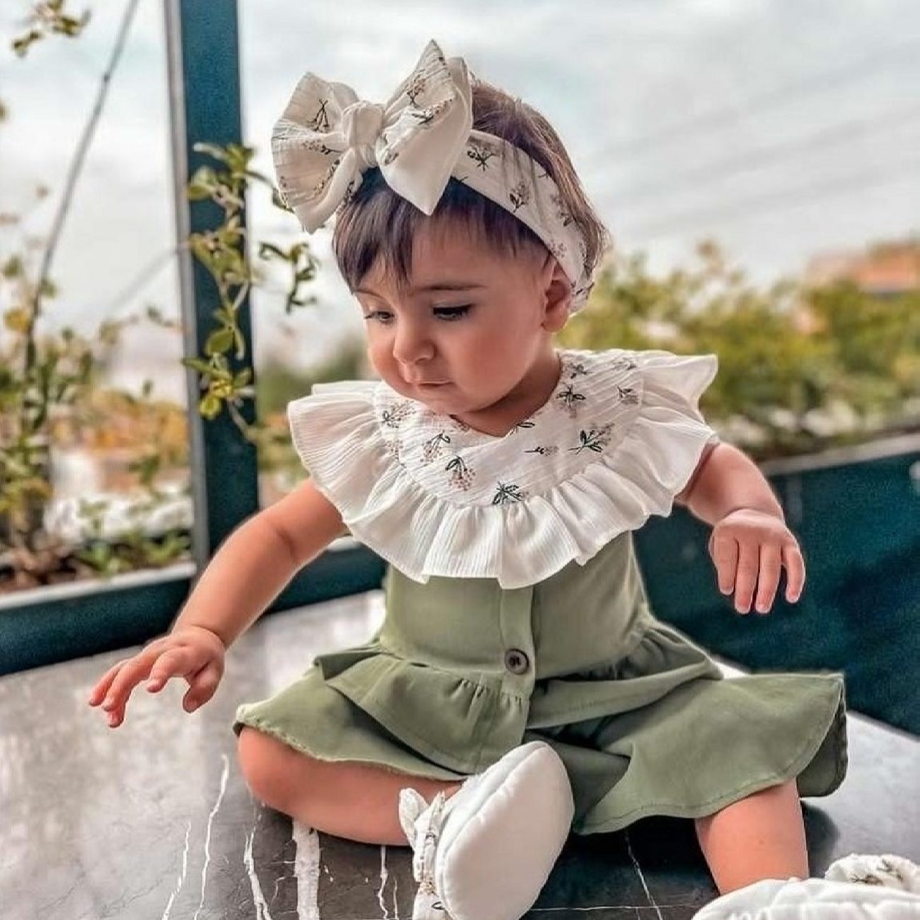 مريلة طفل بتصميم زهري موديل بارادايز