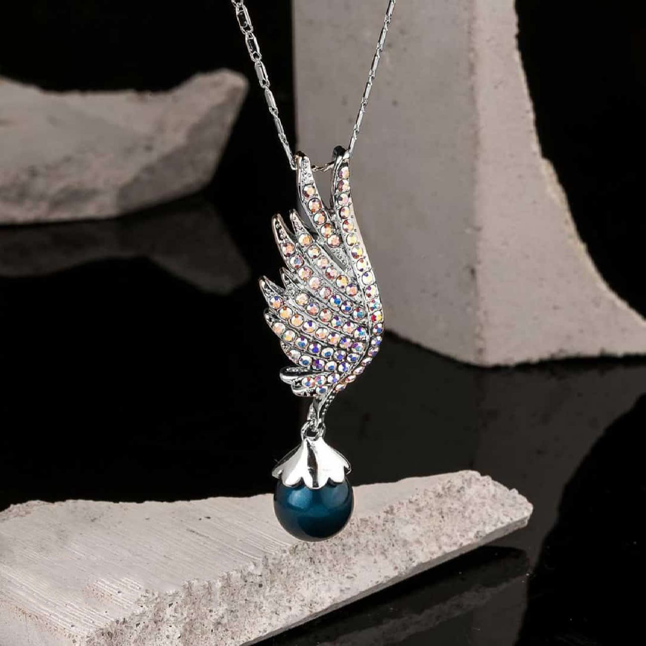 قلادة نحاسية للنساء بتصميم جناح ملاك