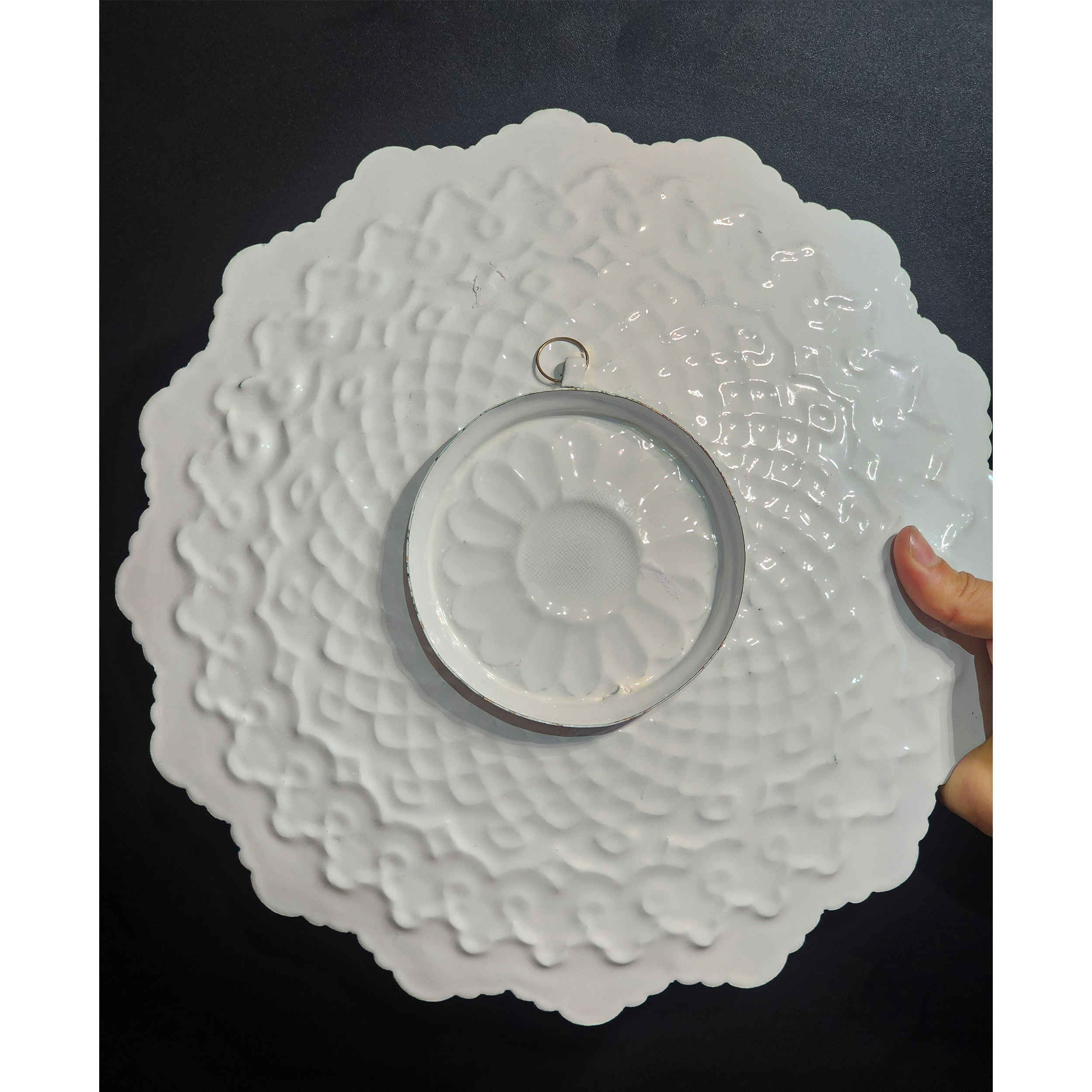 لوحة من النحاس الزخرفية بتصميم مستوحى من المينا الإيراني