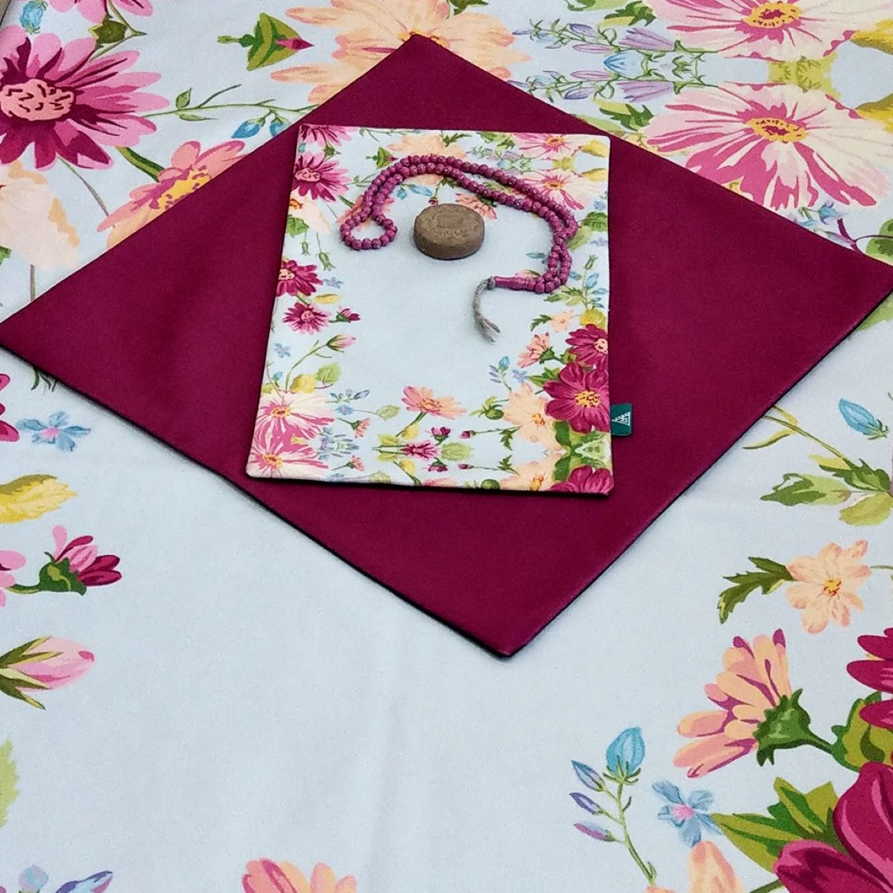 سجادة صلاة إسلامية من المخمل الرقيق مع تصميم زهور