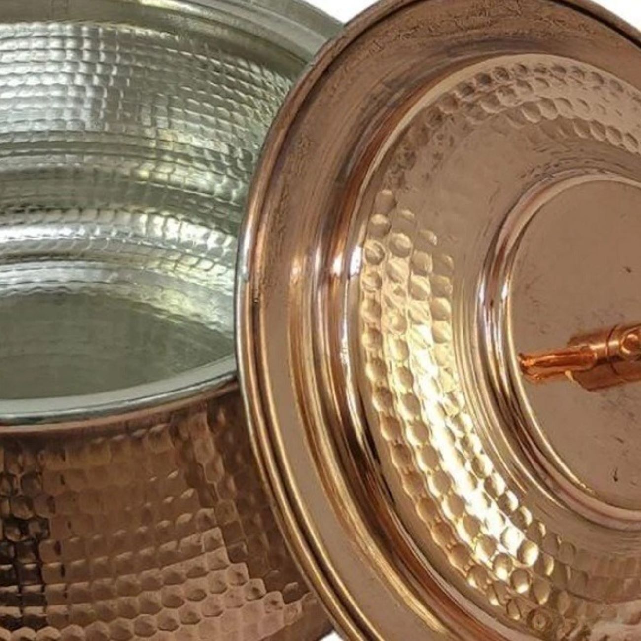 قدر إيراني من النحاس المطروق ومصنوع يدويًا من مهیار