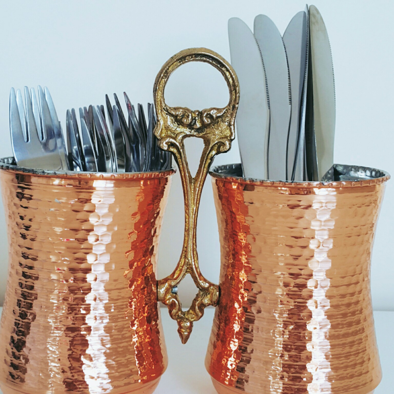 حامل أدوات المطبخ النحاسي الإيراني التقليدي المنقوش