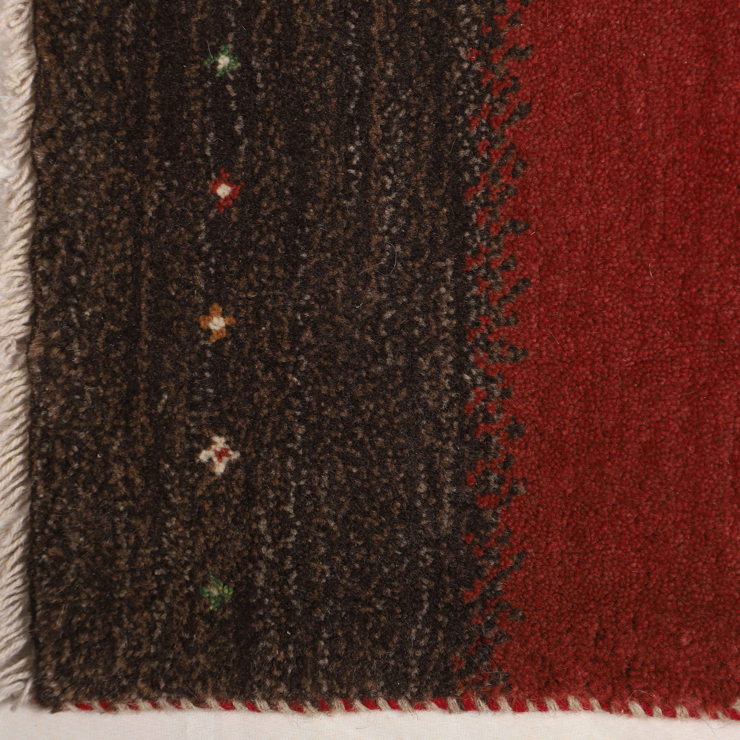 سجادة جابيه من الصوف الإيراني منسوجة يدوياً في فارس بخطوط بنية