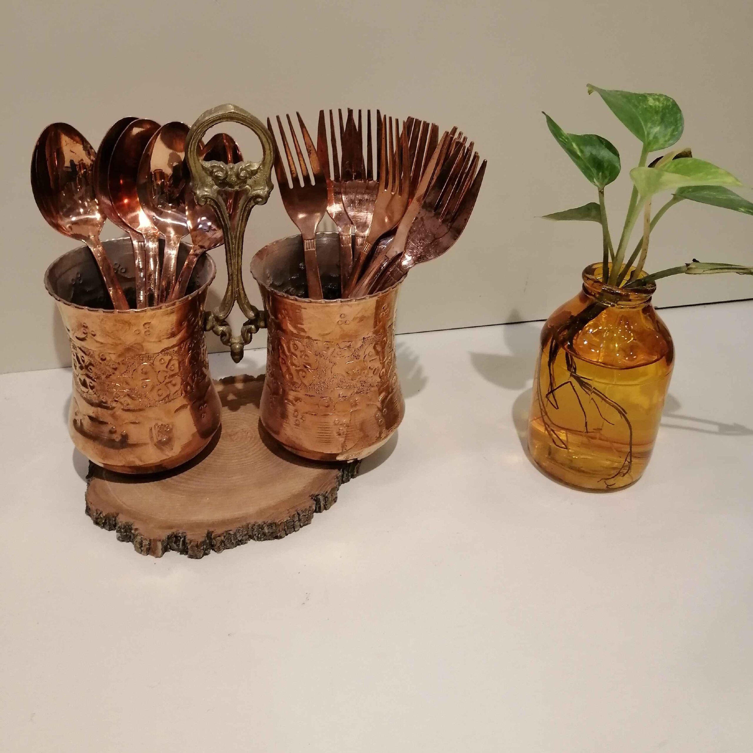 حامل أدوات مطبخ إيراني من النحاس المطرق – ملحق مطبخ تقليدي