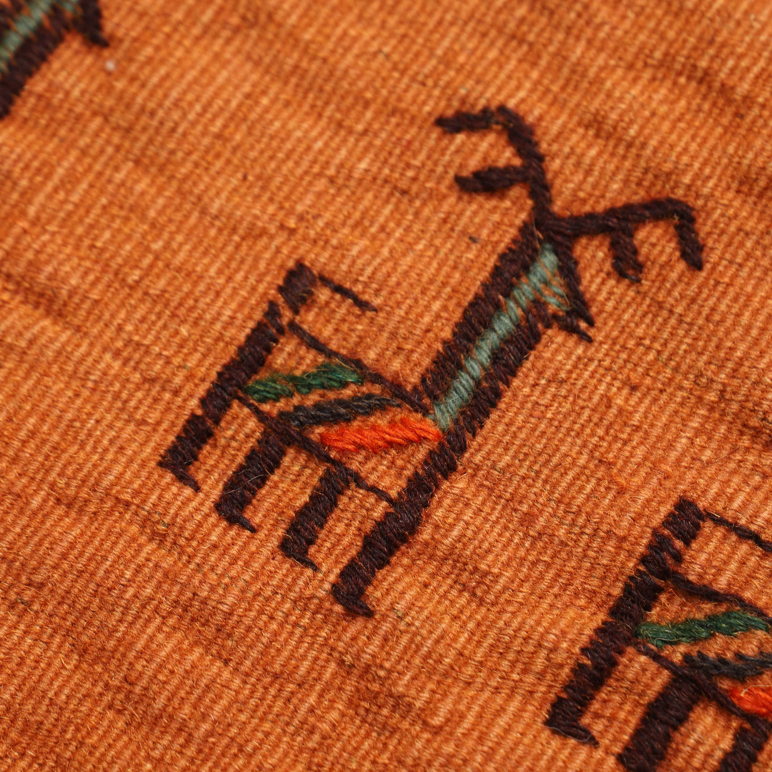 سجادة كليم إيرانية من الصوف – منسوجة يدويًا بأصالة في خراسان مع زخارف حيوانية