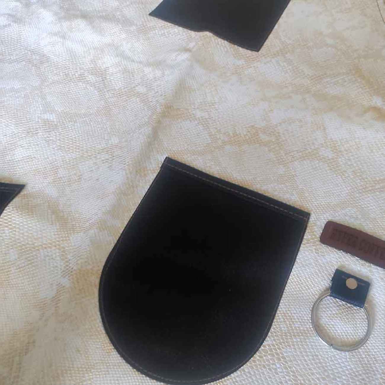 مئزر بارستا حرفي أنيق وعصري باللون الرمادي