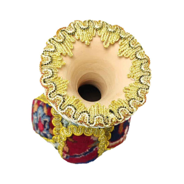 إناء فخاري إيراني مزخرفة مصنوعة يدويًا مزينة بتصميم سجادة