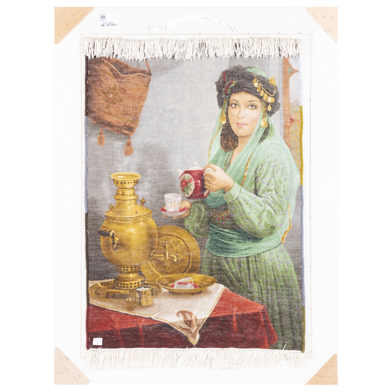 سجادة إيرانية مصورة مربوطة يدوياً من تبريز تظهر سيدة كردية