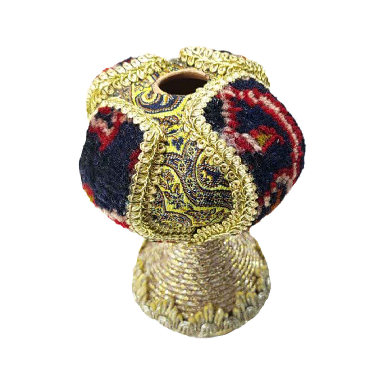 فازة خزفية ذات ساق واحدة مزخرفة يدوياً بتصميم مستوحى من السجاد الفارسي