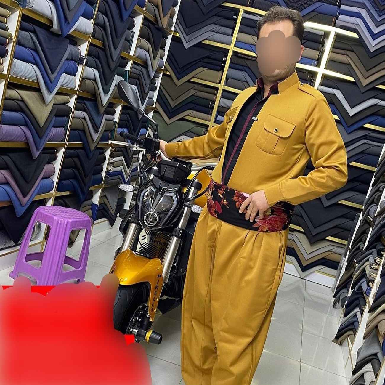 ملابس كردية مع البشتوين للرجال باللون الأزرق البحري