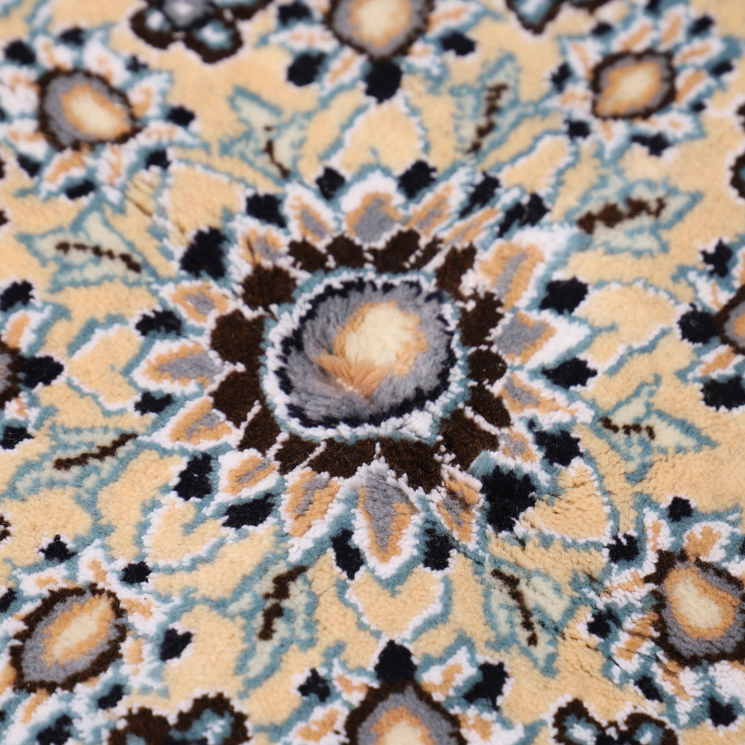 سجادة صوف إيرانية أصلية مصنوعة مع عقد يدوية من أصفهان بنمط لچك وترنج