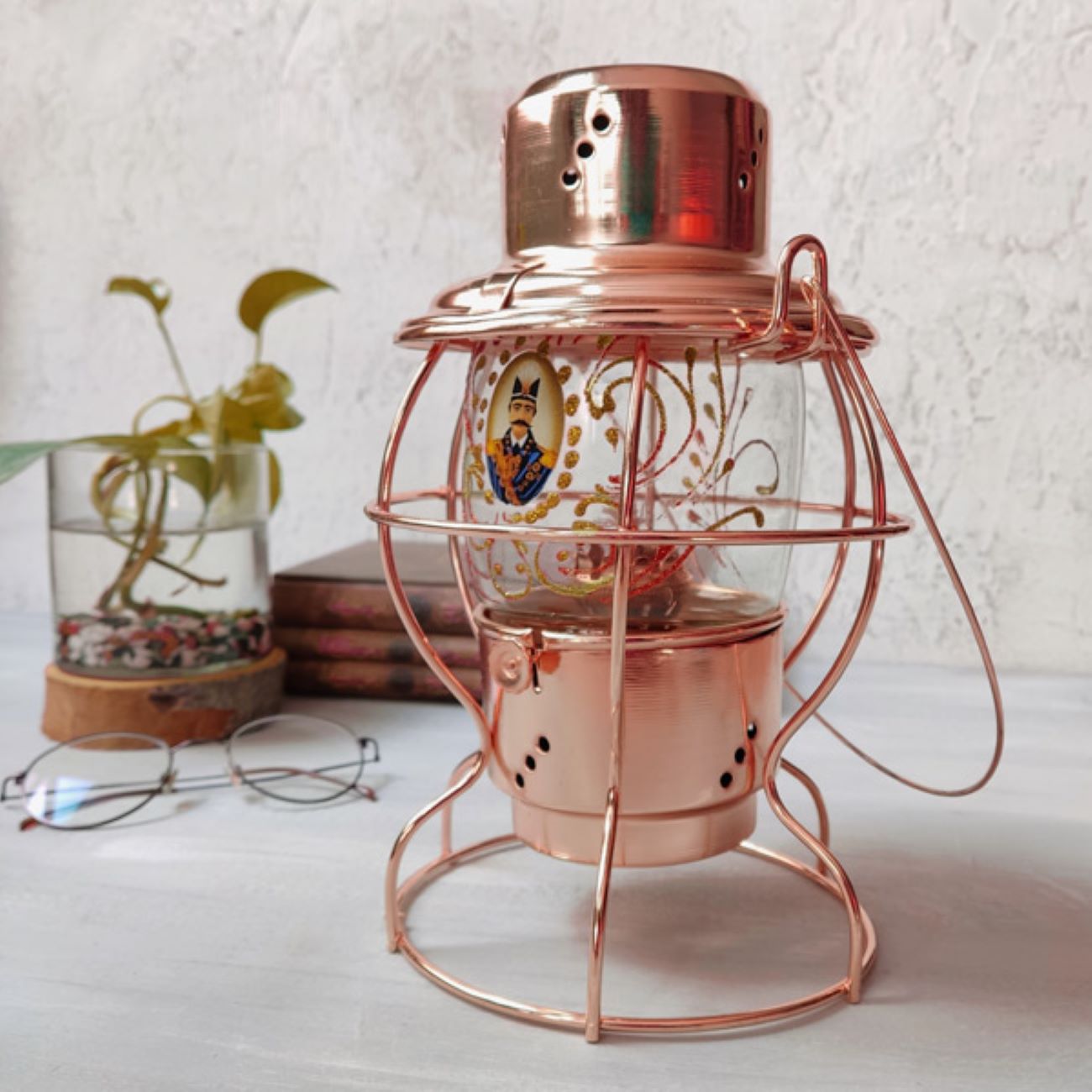 مصباح زيت إيراني تقليدي من النحاس بمطرقة