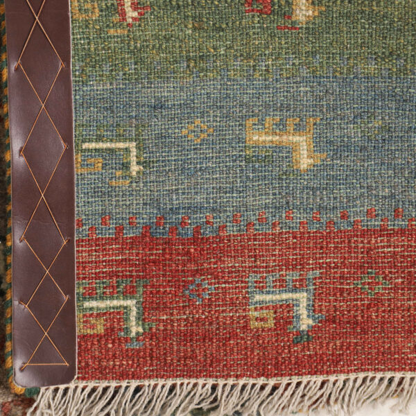 سجادة جابيه من الصوف - منسوجة يدويًا في فارس بمخطط مخطط بزخارف حيوانات