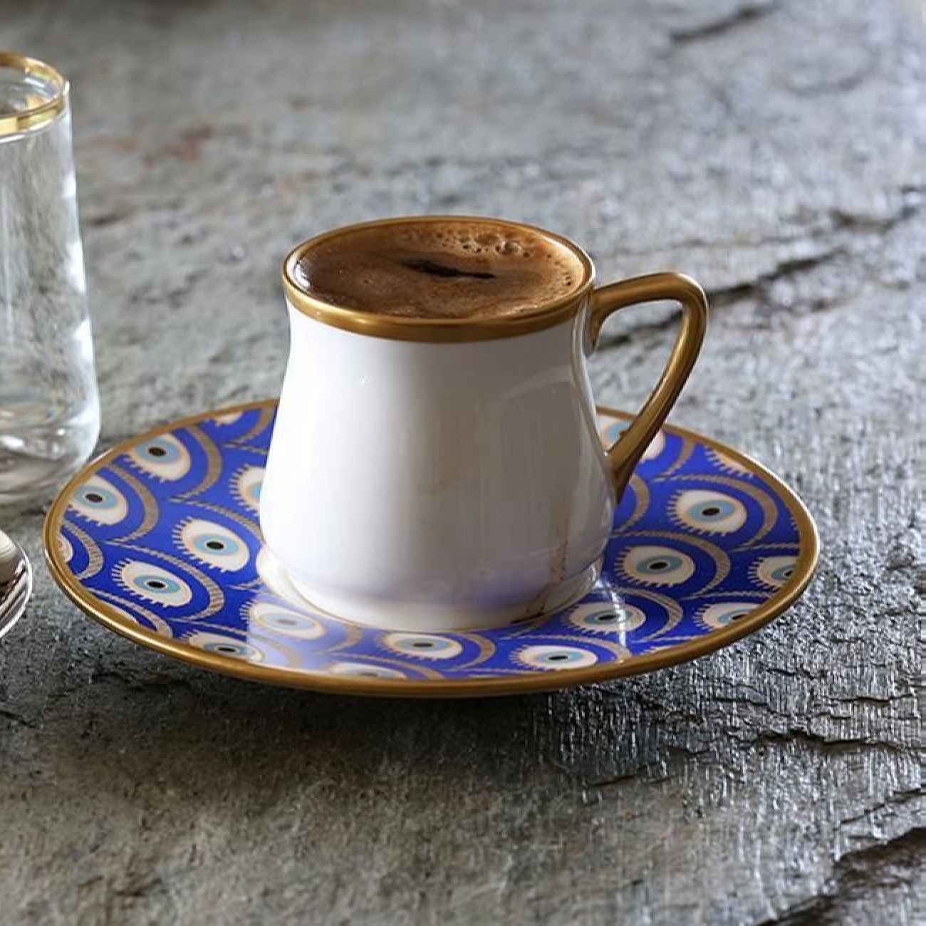 طقم شاي خزفي فني مكون من 6 قطع بنقشة عين الحسد – طقم شاي فريد وذو دلالة رمزية