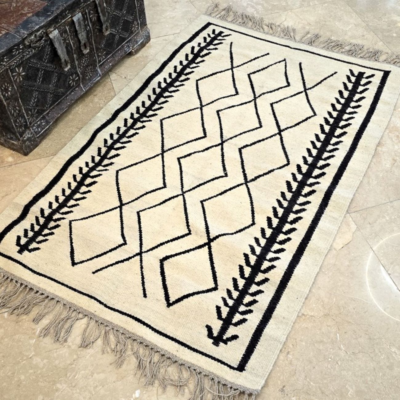 سجادة كليم إيرانية صوفية أصلية، منسوجة يدويًا في أردبيل باللون الأبيض